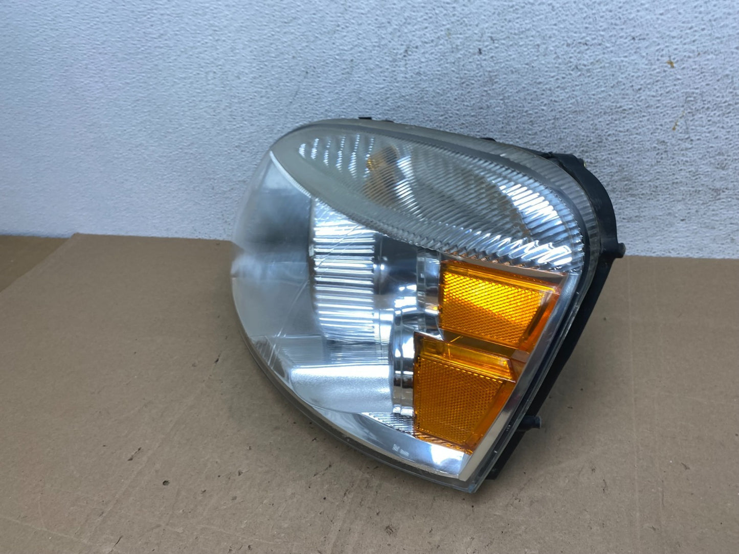 2004 - 2007 Ford Freestar Left Driver LH Side Headlight Halogen AE5976 DW1