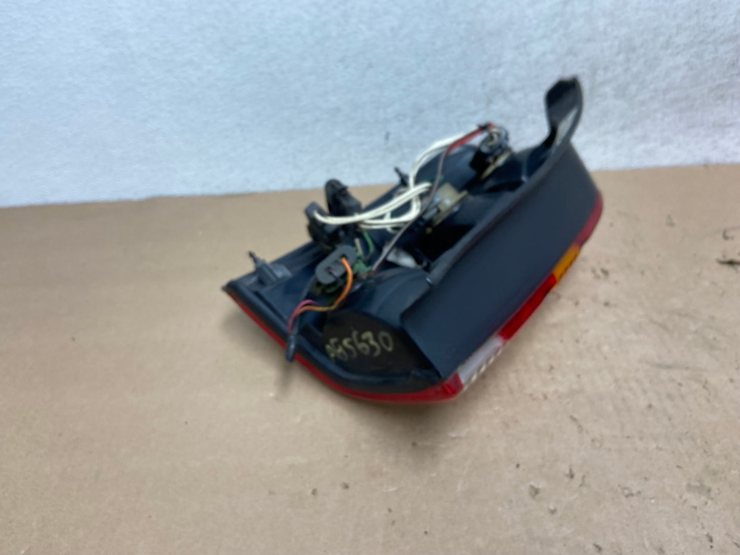 2001 to 2007 Ford Escape Right Passenger RH Side Tail Light AG5630 LK3