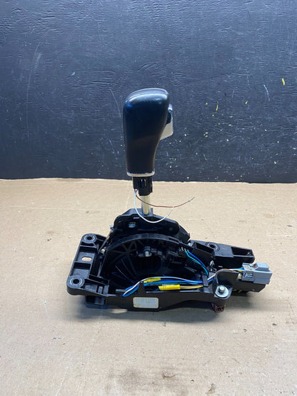 2013 to 2019 Lincoln MKT Automatic Transmission Gear Shifter Selector R2534 DG4