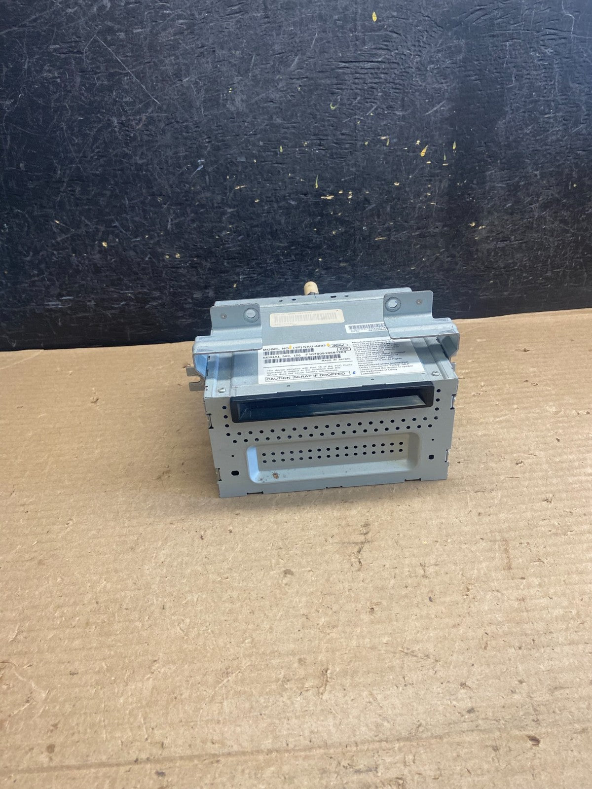 2009 - 2010 Ford Flex Dash AM/FM Radio CD Player AH5292 DG0