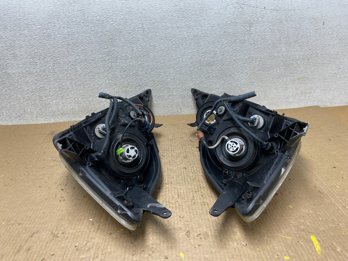 2004 2005 Toyota Sienna Left+Right Set Side Halogen Headlights W5445 DW11