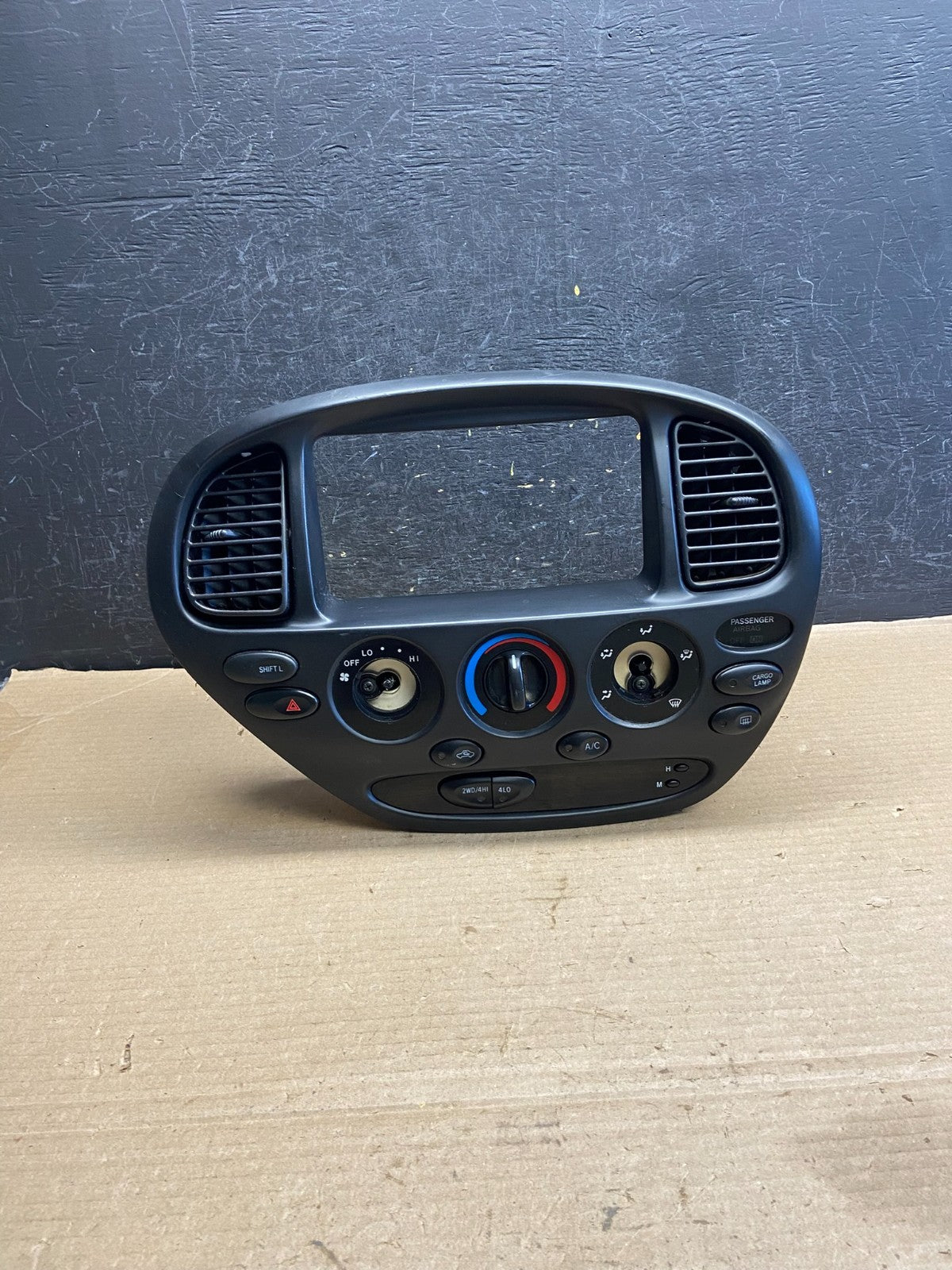 2004 2006 Toyota Tundra Climate Control Panel Radio Bezel AH3546 DG0