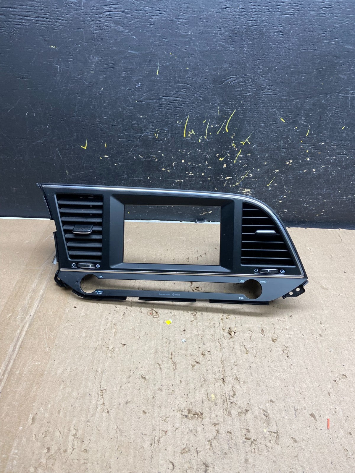 2017-2019 Hyundai Elantra Center Radio Climate Control Air Vent Bezel AB5511 DG0