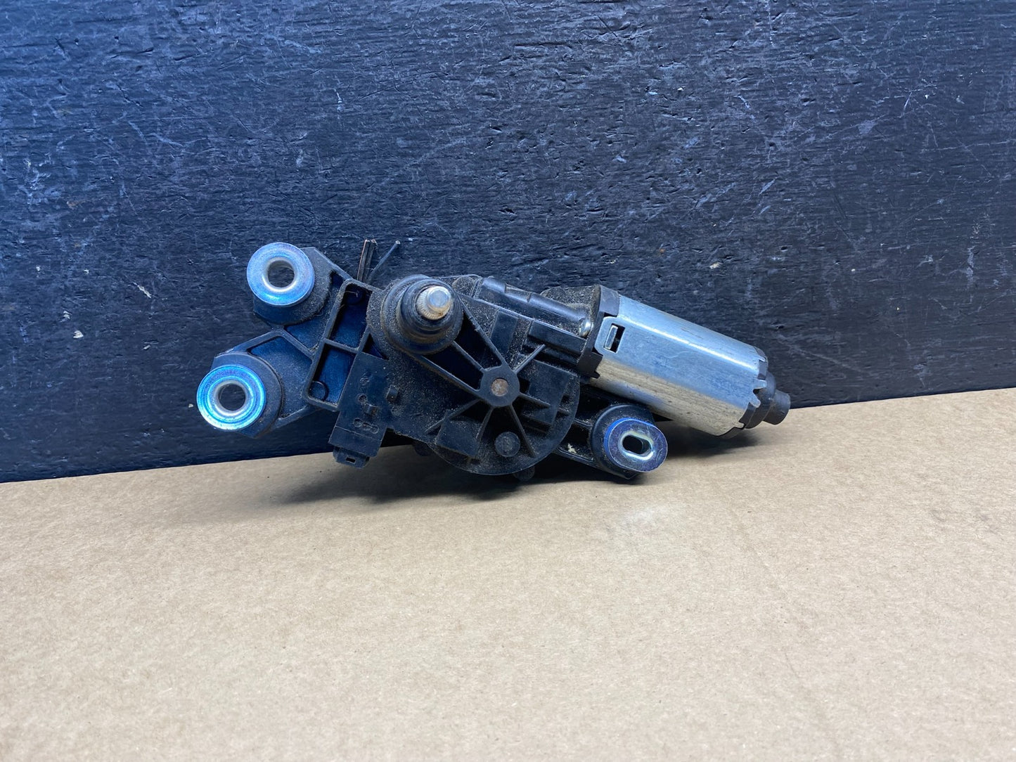 2008-2016 Volvo V70 XC60 XC70 Tailgate Back Door Rear Wiper Motor Wiper ag7089 D0