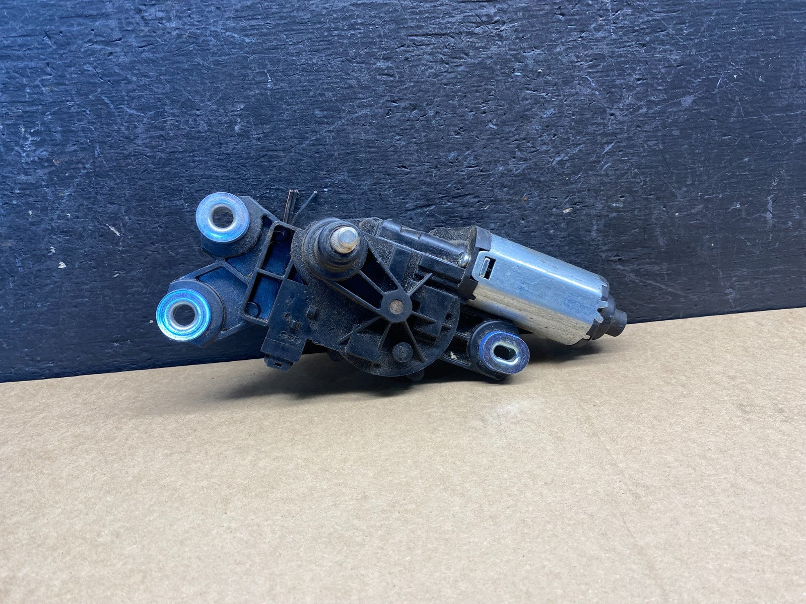 2008-2016 Volvo V70 XC60 XC70 Tailgate Back Door Rear Wiper Motor Wiper ag7089 D0