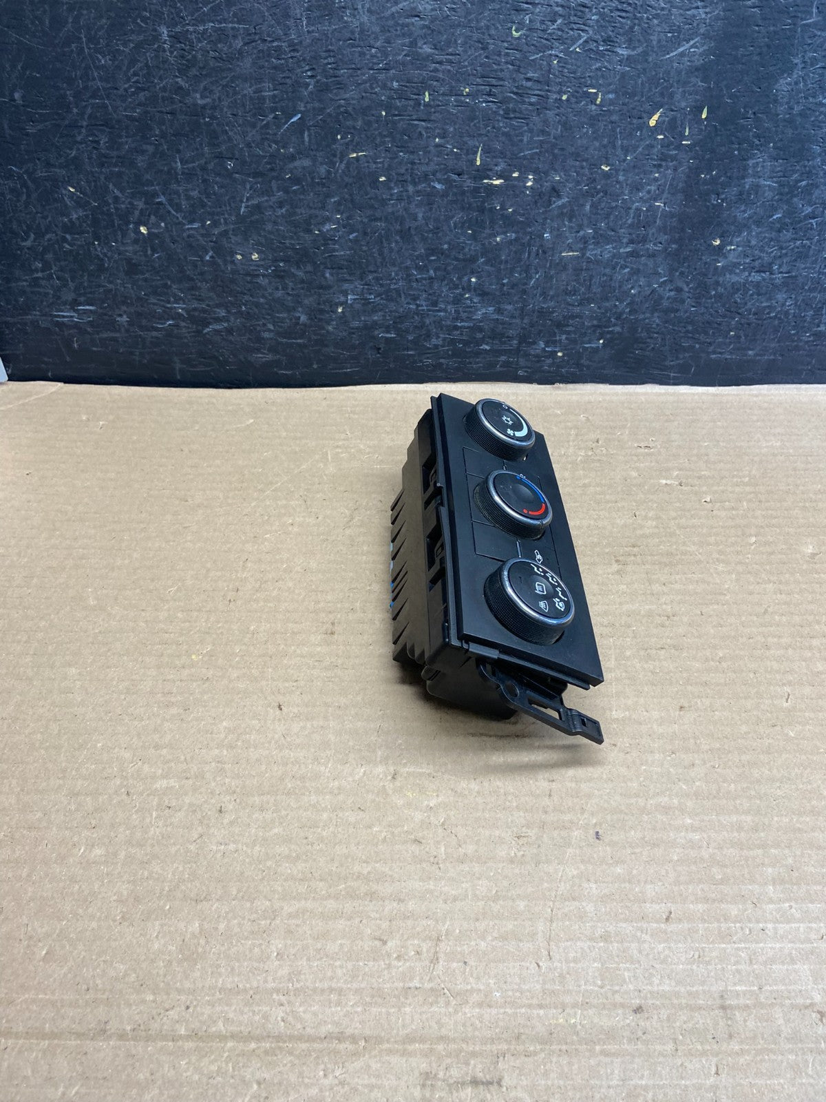 2010-2011 GMC Sierra Chevy Silverado AC Climate Control A/C AH1461 DG2