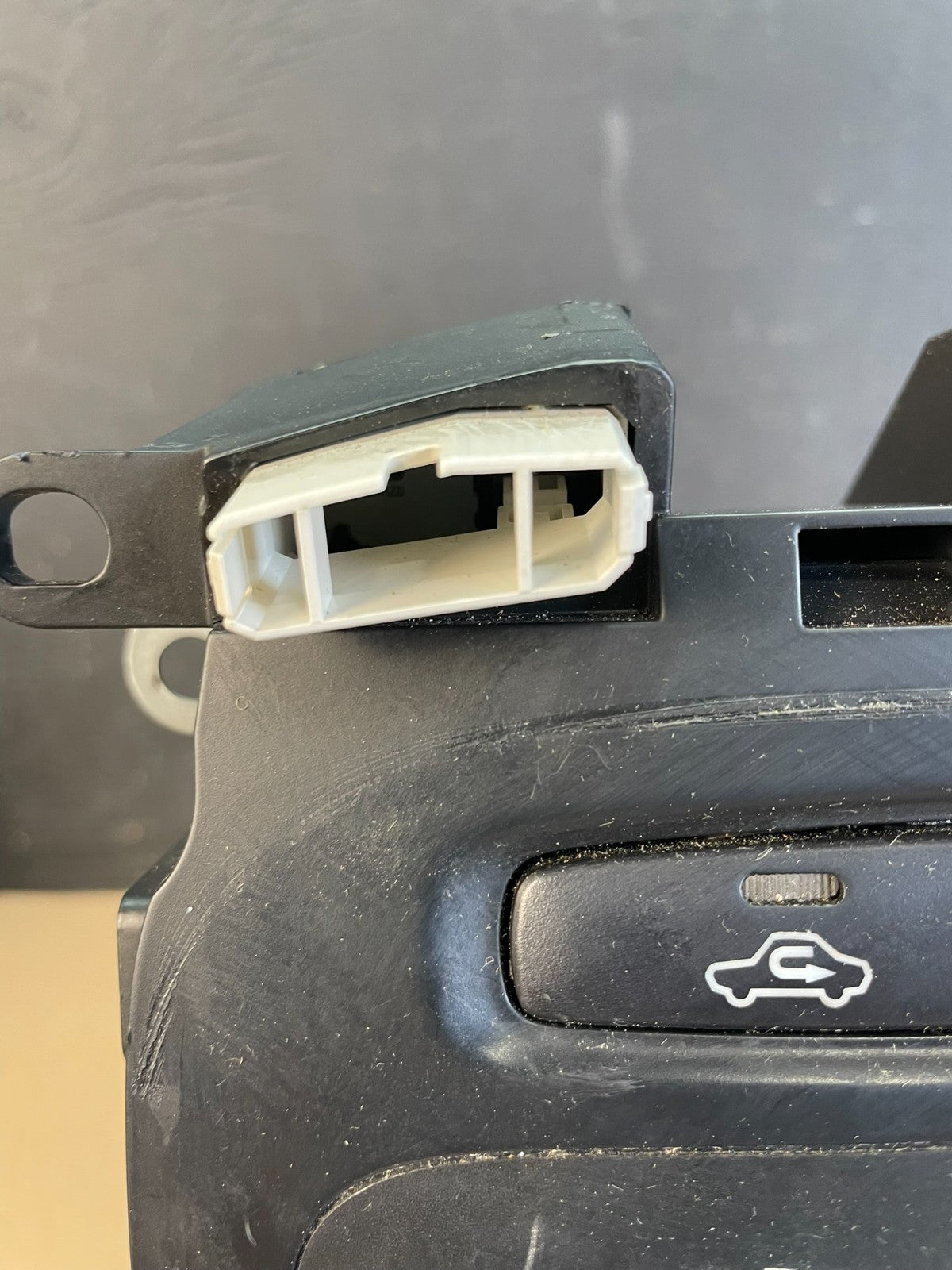 2001 to 2003 Toyota Highlander Climate Control Heater Radio Bezel AD5950 DG4