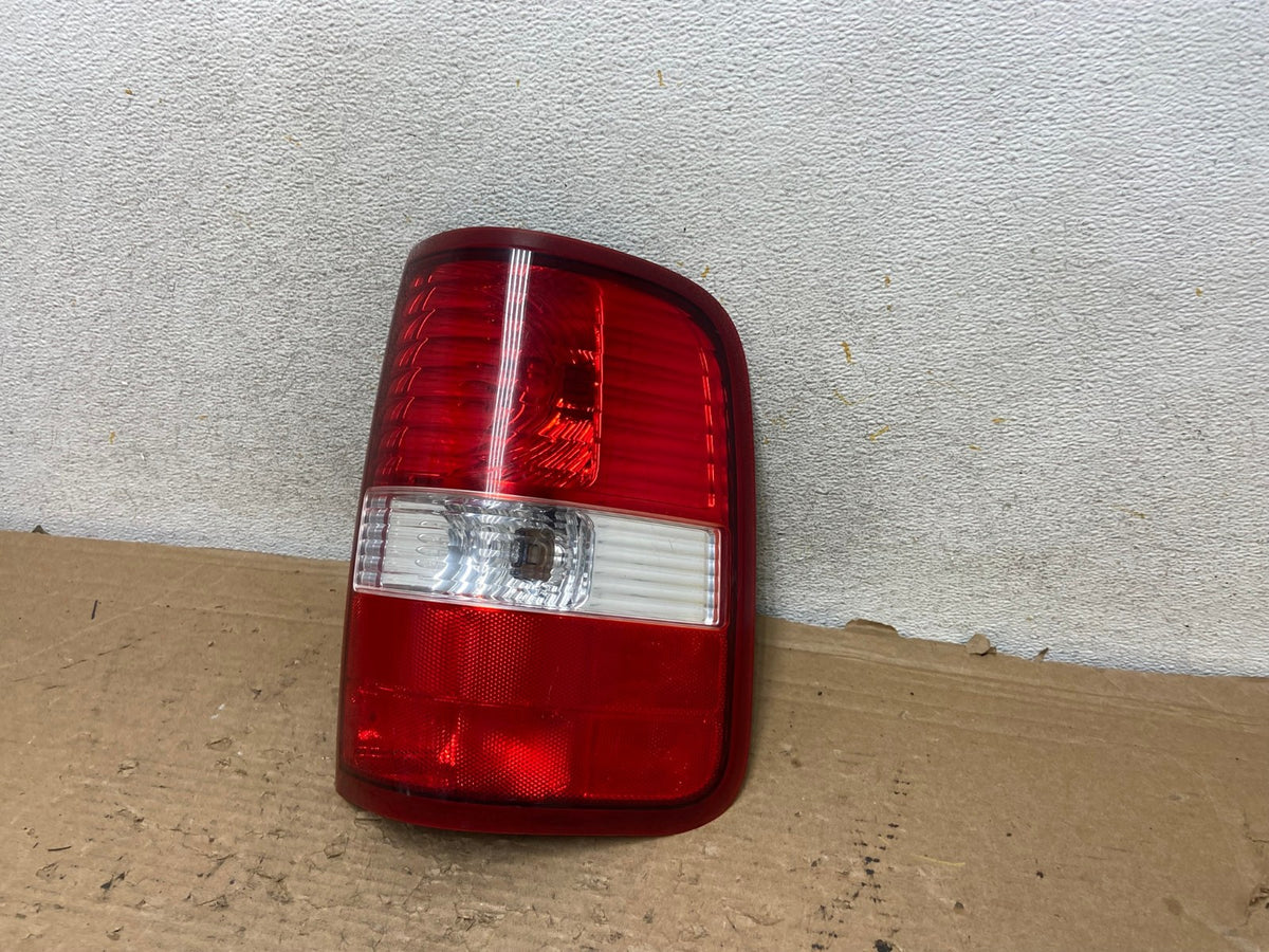 2004 to 2008 Ford F150 F-150 Right Passenger RH Side Tail Light AH9253 LK2