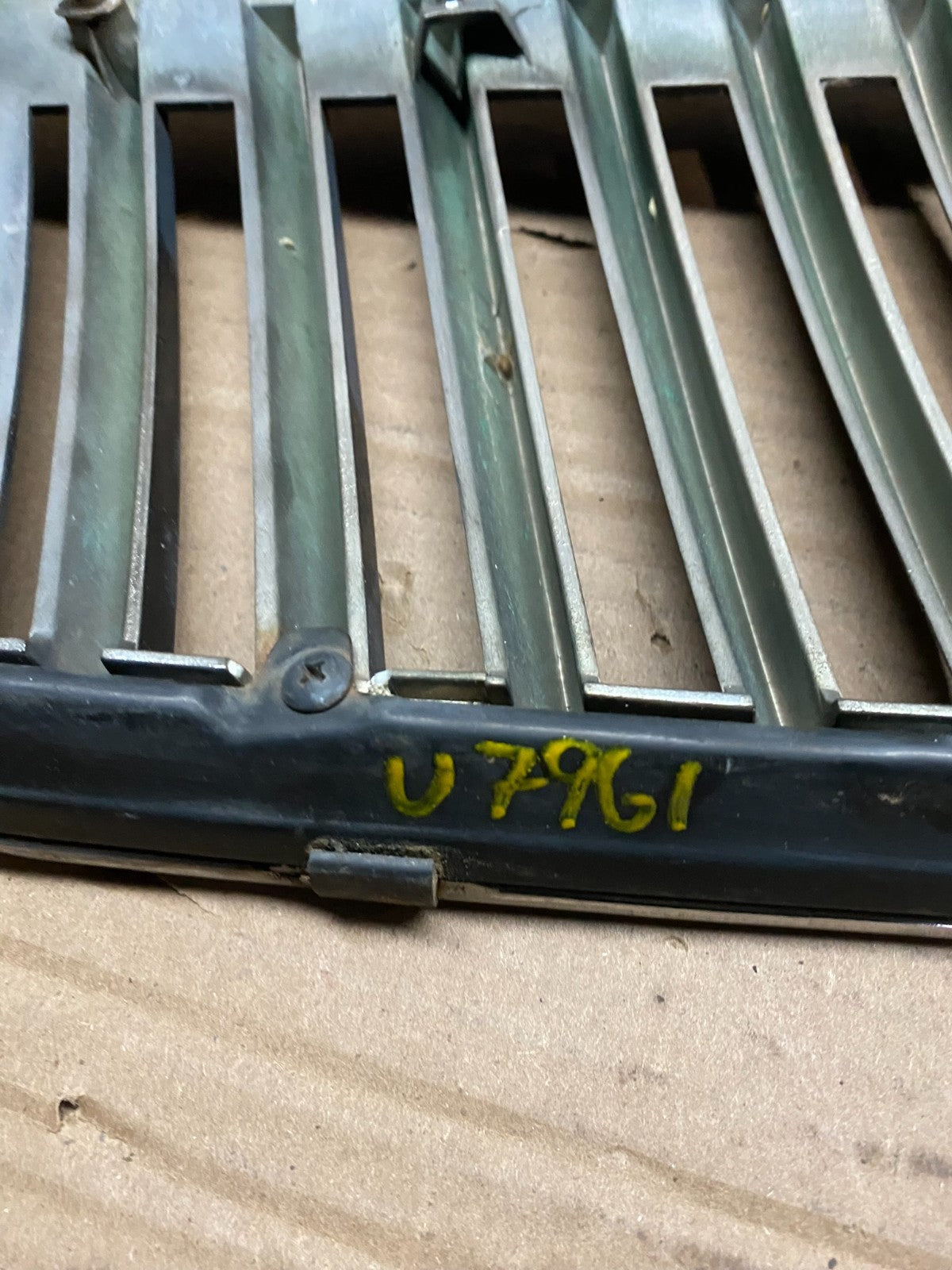 2002 to 2005 Hyundai XG350 Front Upper Grill Grille W/Emblem U7961 DG9