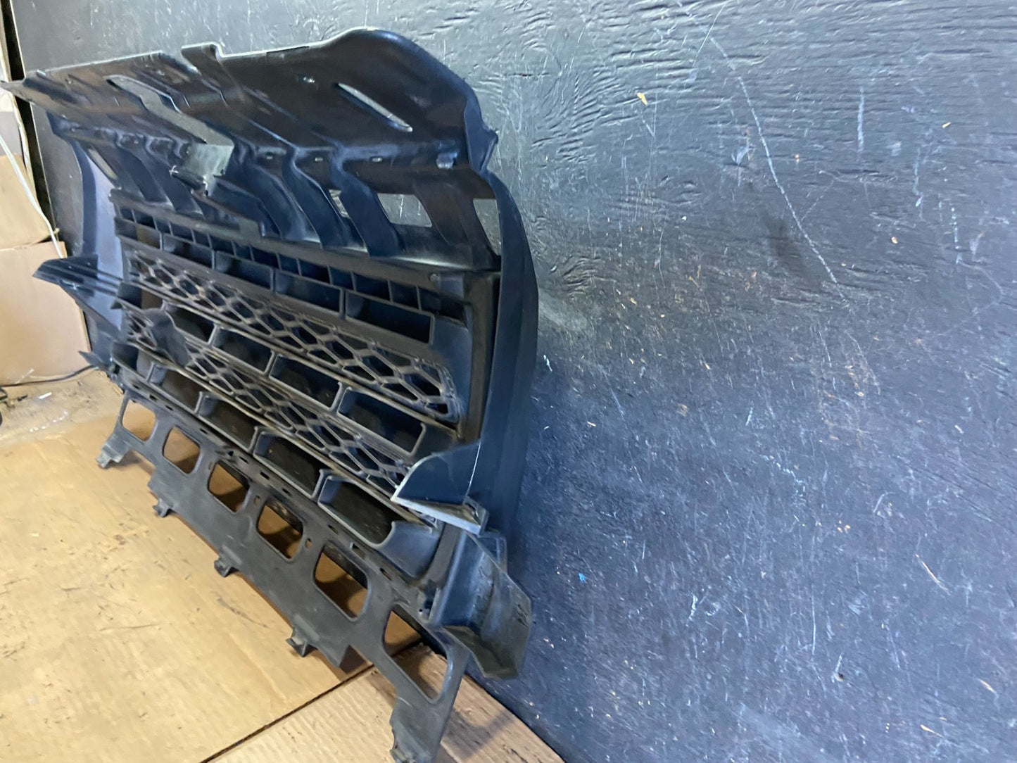2008 to 2010 Land Rover LR2 Front Bumper Grille Grill OEM R0020 DG8