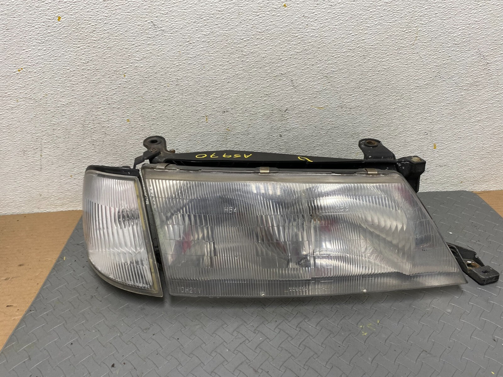 1995 to 1998 Nissan Sentra Passenger Right Side Headlight A59700