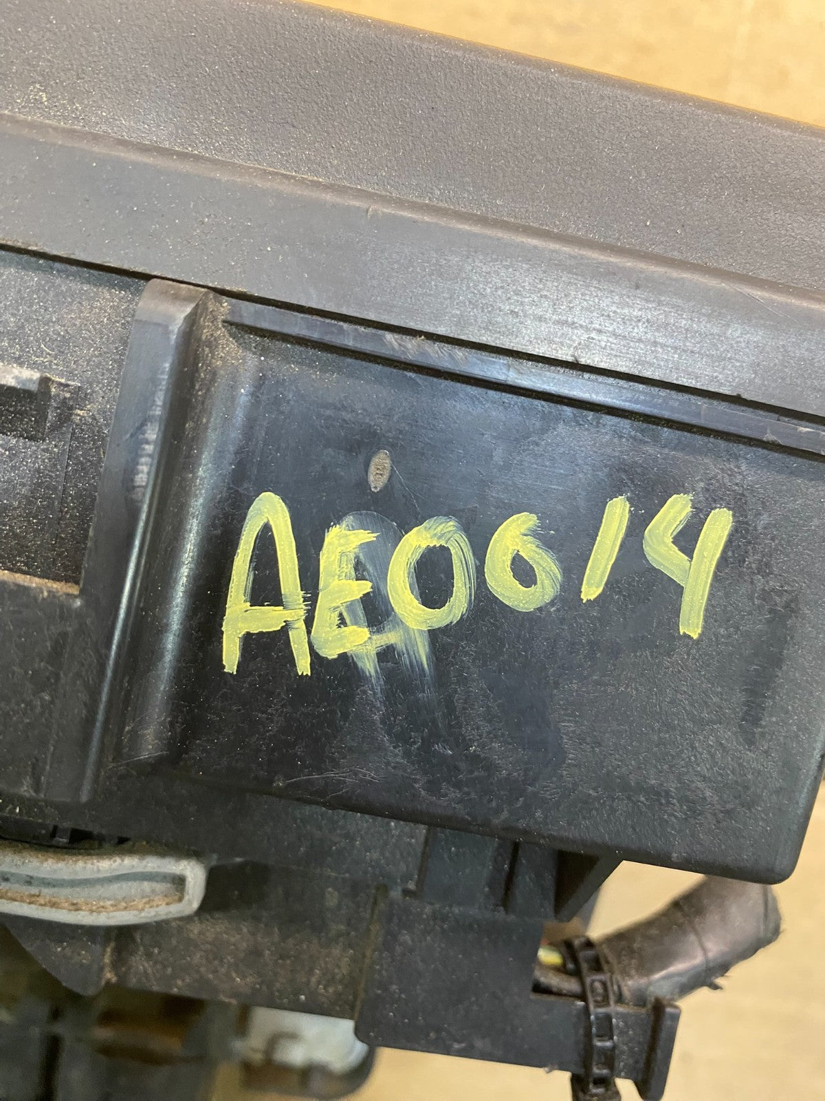 2006 Jeep Grand Cherokee Integrated Power Fuse Box 04692085ab ae0014 DG7