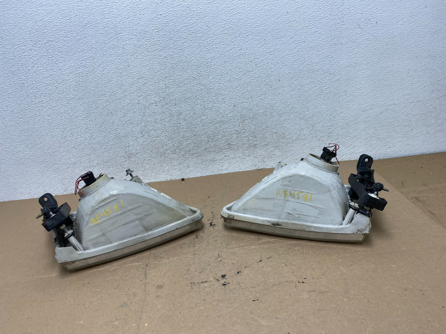2001 2002 2003 Toyota Sienna Left+Right Side Set Headlights Halogen AF4581 DW8