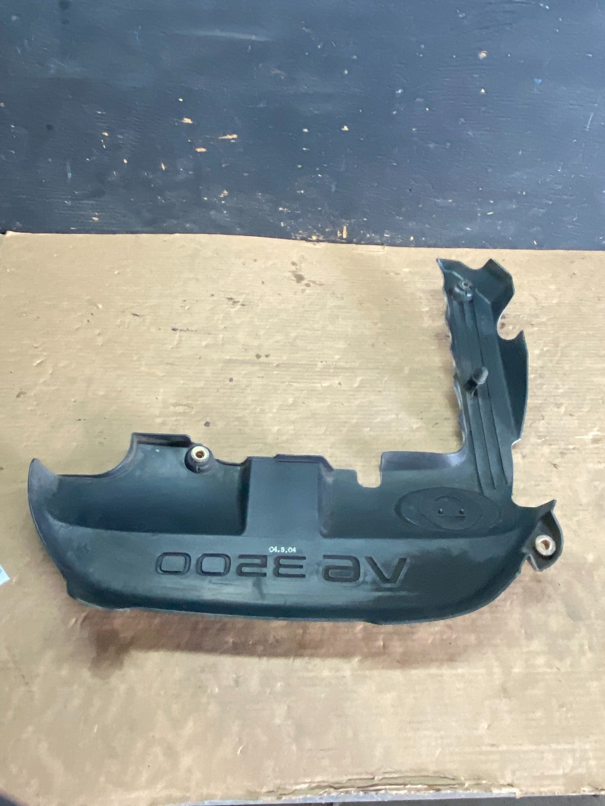 2001 to 2004 Nissan Pathfinder Engine Cover Ornament O8190 DG4