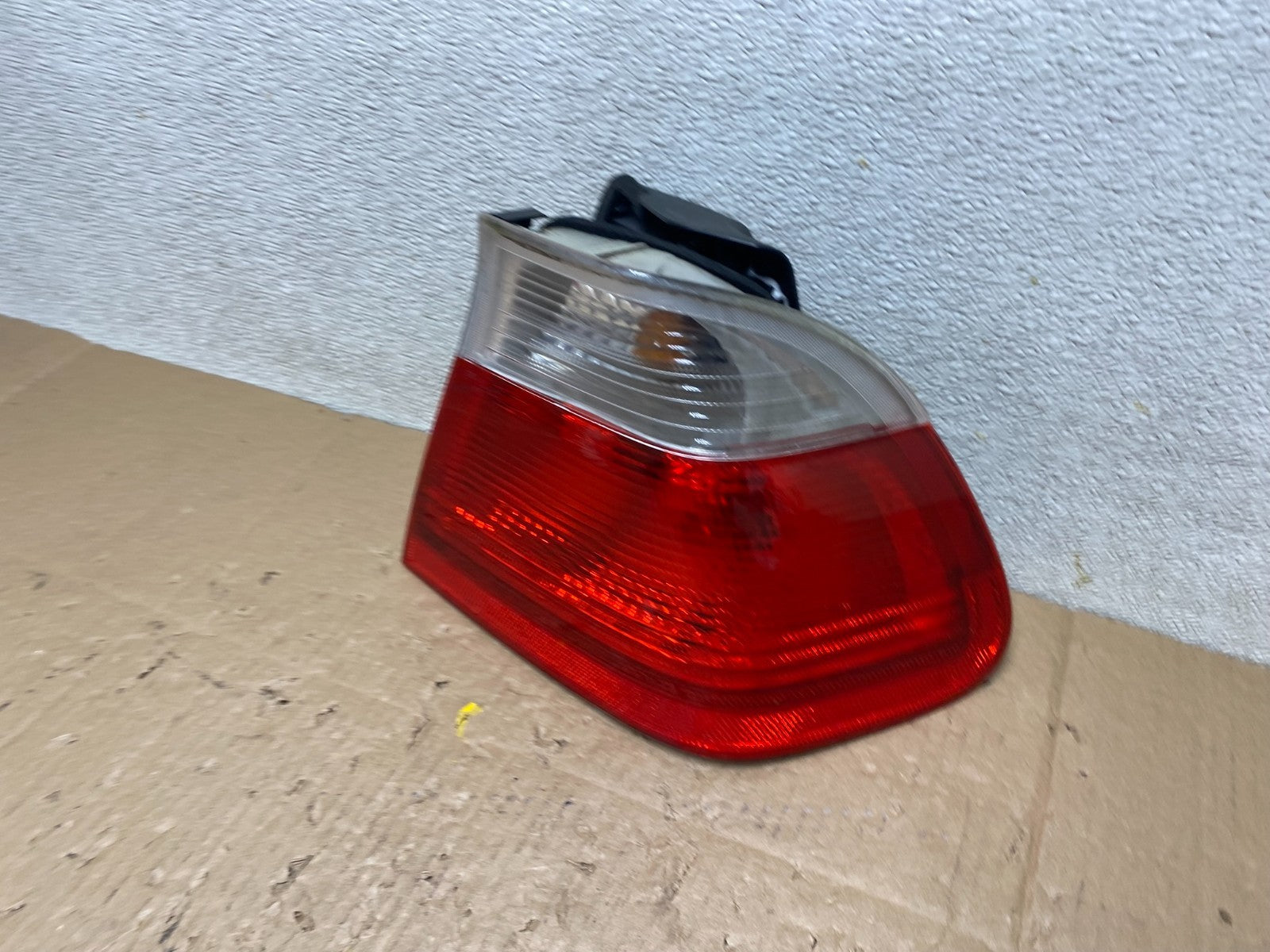 2002 - 2005 BMW 3 E46 Series Right Passenger Tail Light T7626 PS1