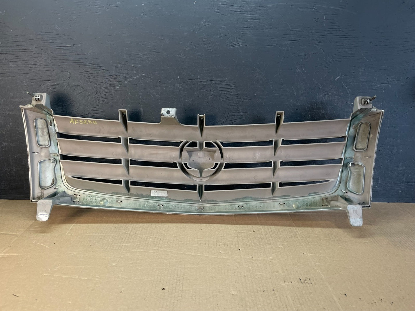 2002 to 2006 Cadillac Escalade Front Upper Grille Grill AF5258 DW5