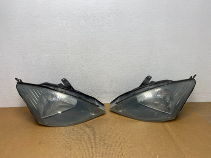 2000 to 2002 Ford Focus Left+Right Set Halogen Headlights AE0607 DW0