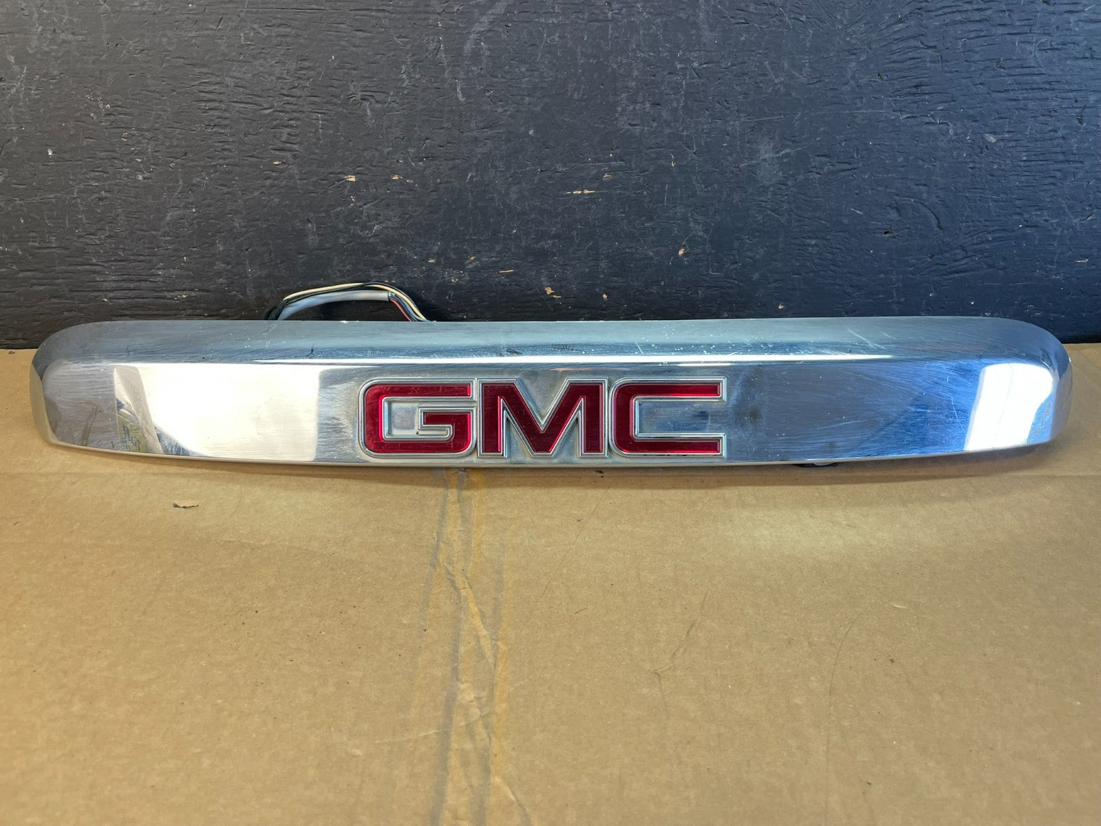 2007-2012 GMC Acadia Chrome Tailgate Rear Finish Molding Back W/Camera ac5299 DG0