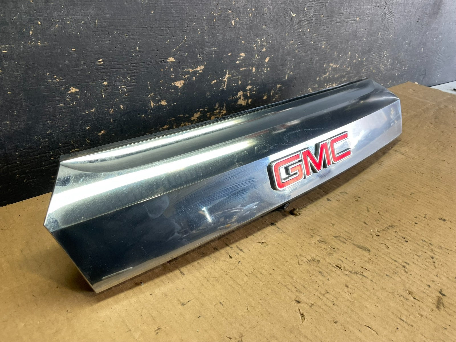 2011 to 2015 GMC Terrain Tailgate Liftgate with Camera Molding OEM AA5956 DG1