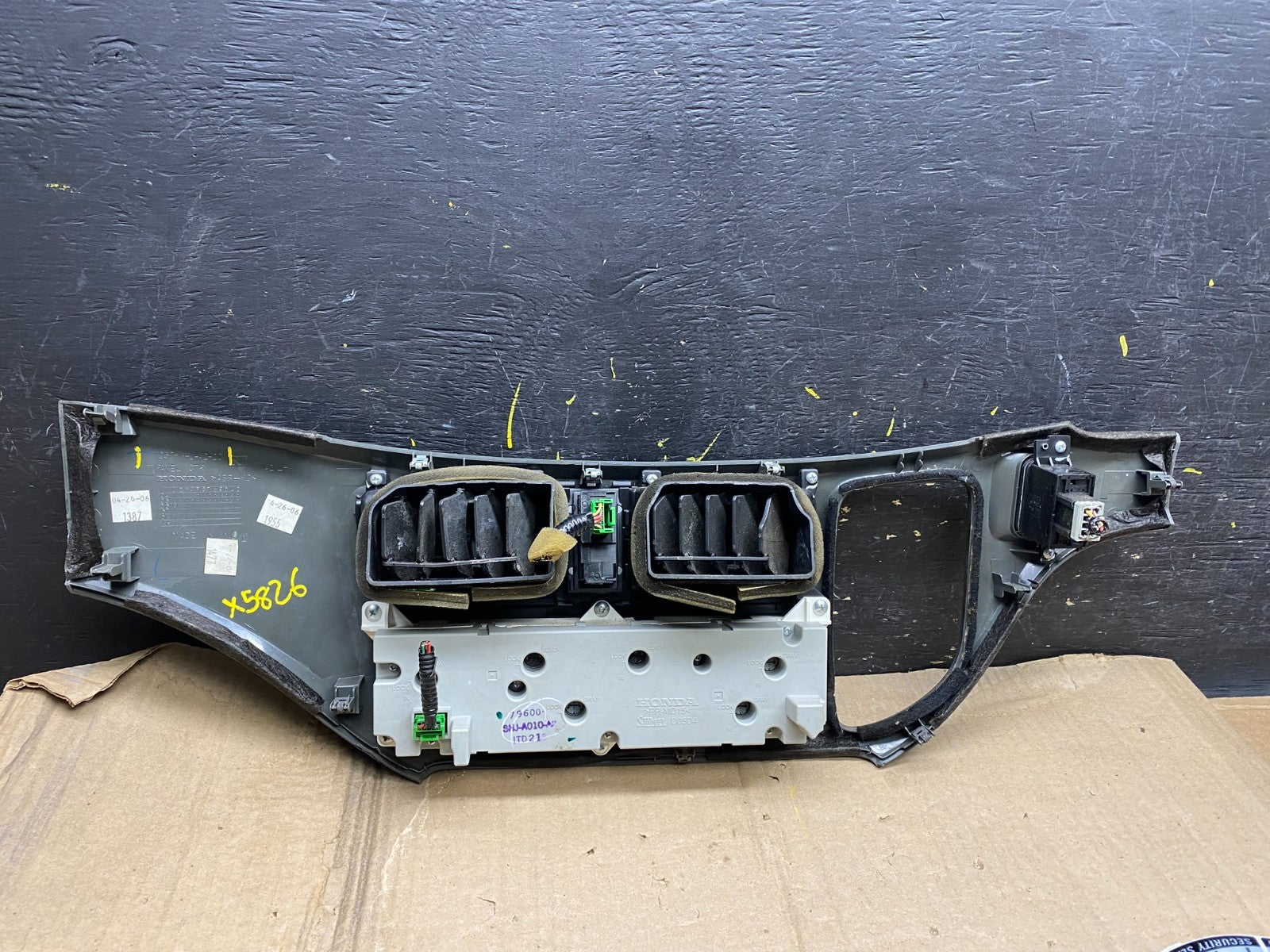 2005 to 2010 Honda Odyssey  Radio Climate Control Dash Trim Bezel X5826 DG4