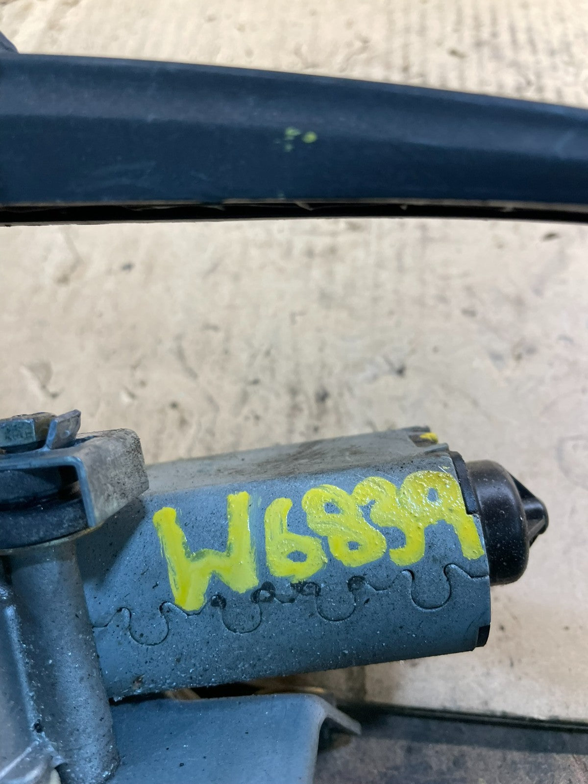 1999 to 2005 Saab 9-5 Wagon OEM Rear Windshield Wiper Motor W6839 DG7