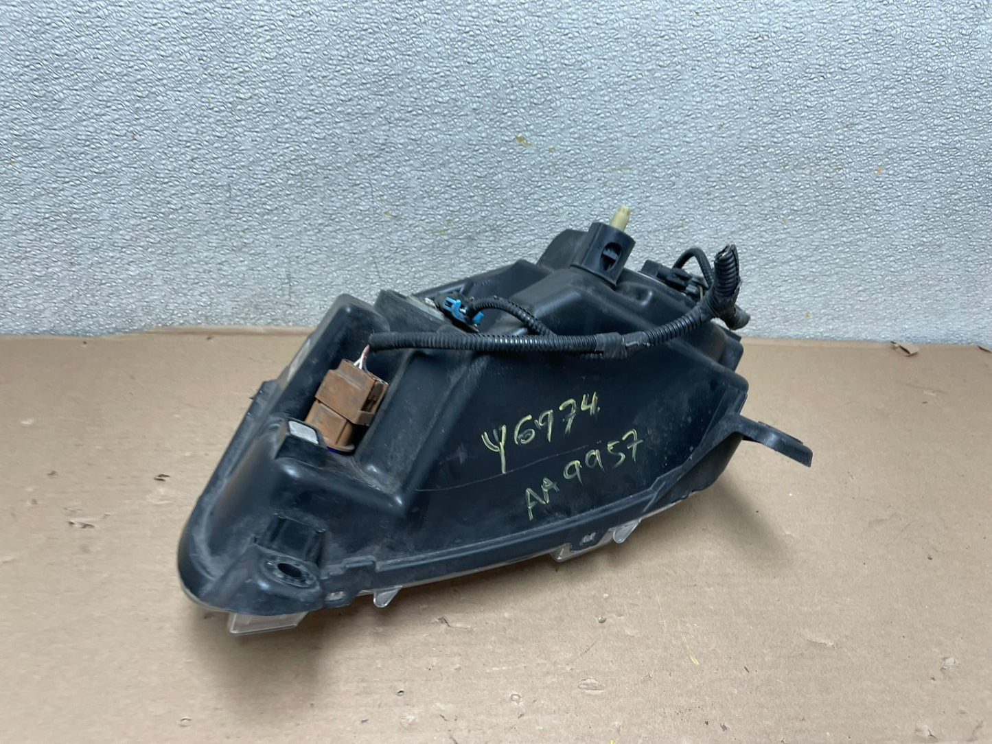 2011-2013 Jeep Grand Cherokee Right Passenger Halogen Headlight AA9957 DW8