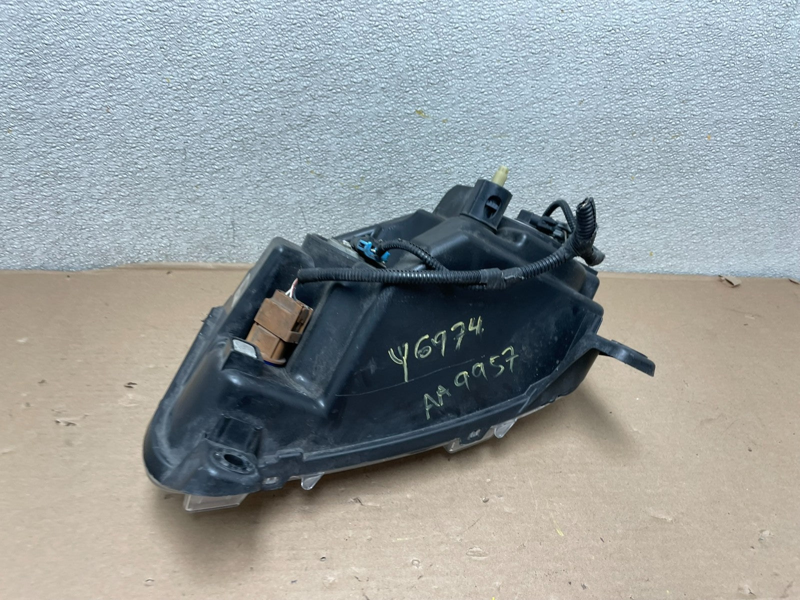 2011-2013 Jeep Grand Cherokee Right Passenger Halogen Headlight AA9957 DW8