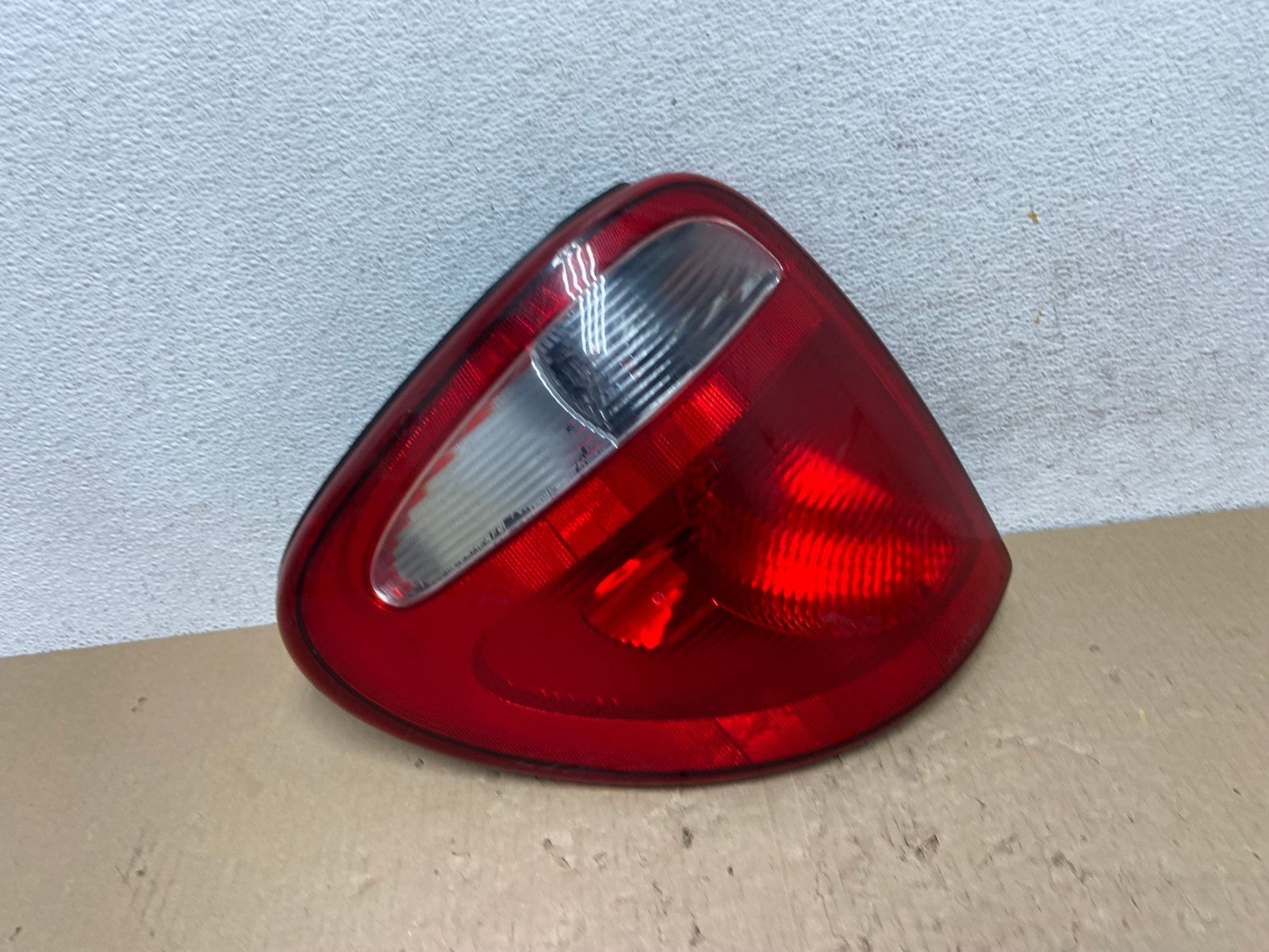 2004 to 2007 Dodge Grand Caravan Left Driver Lh Tail Light AE9842 LK0
