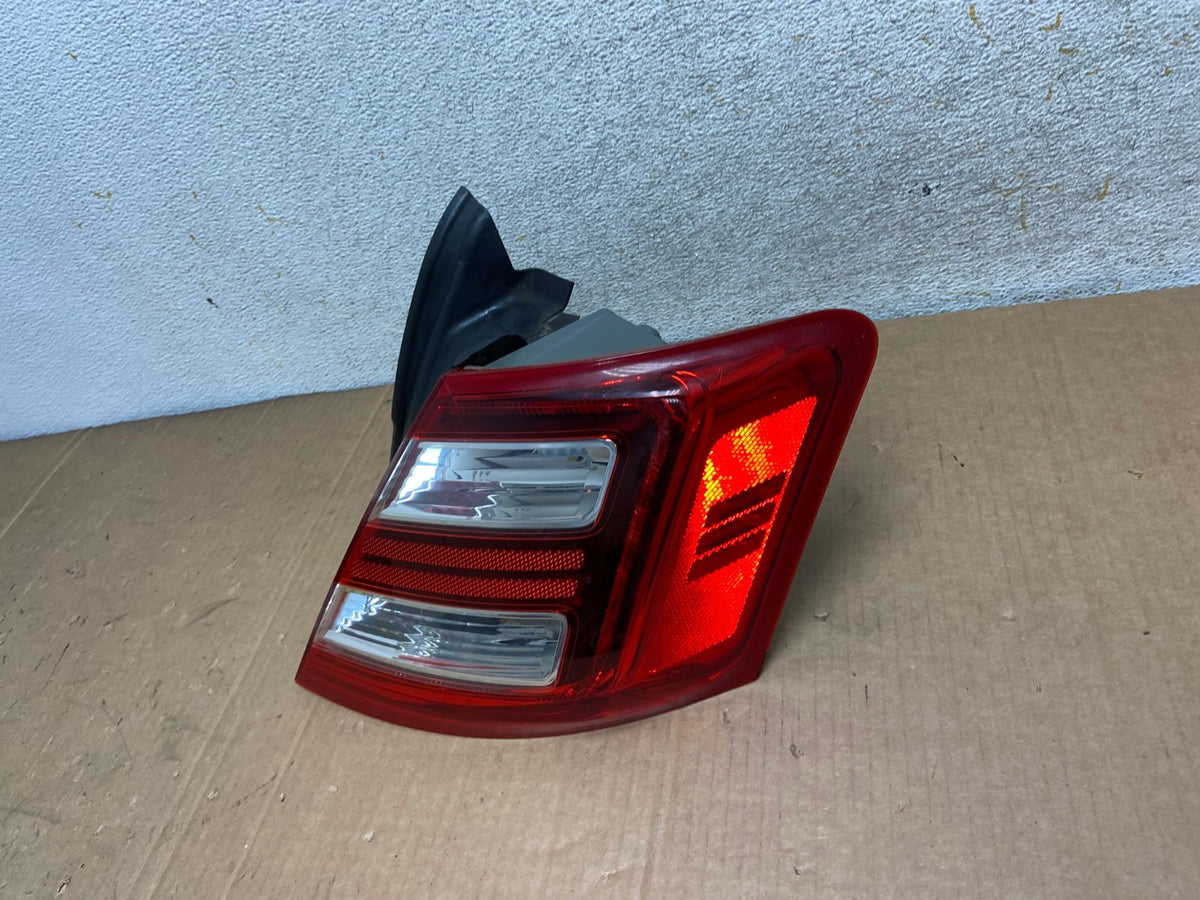 2013-2019 Ford Taurus LED Right Passenger RH Side Tail Light AI8385 LK1