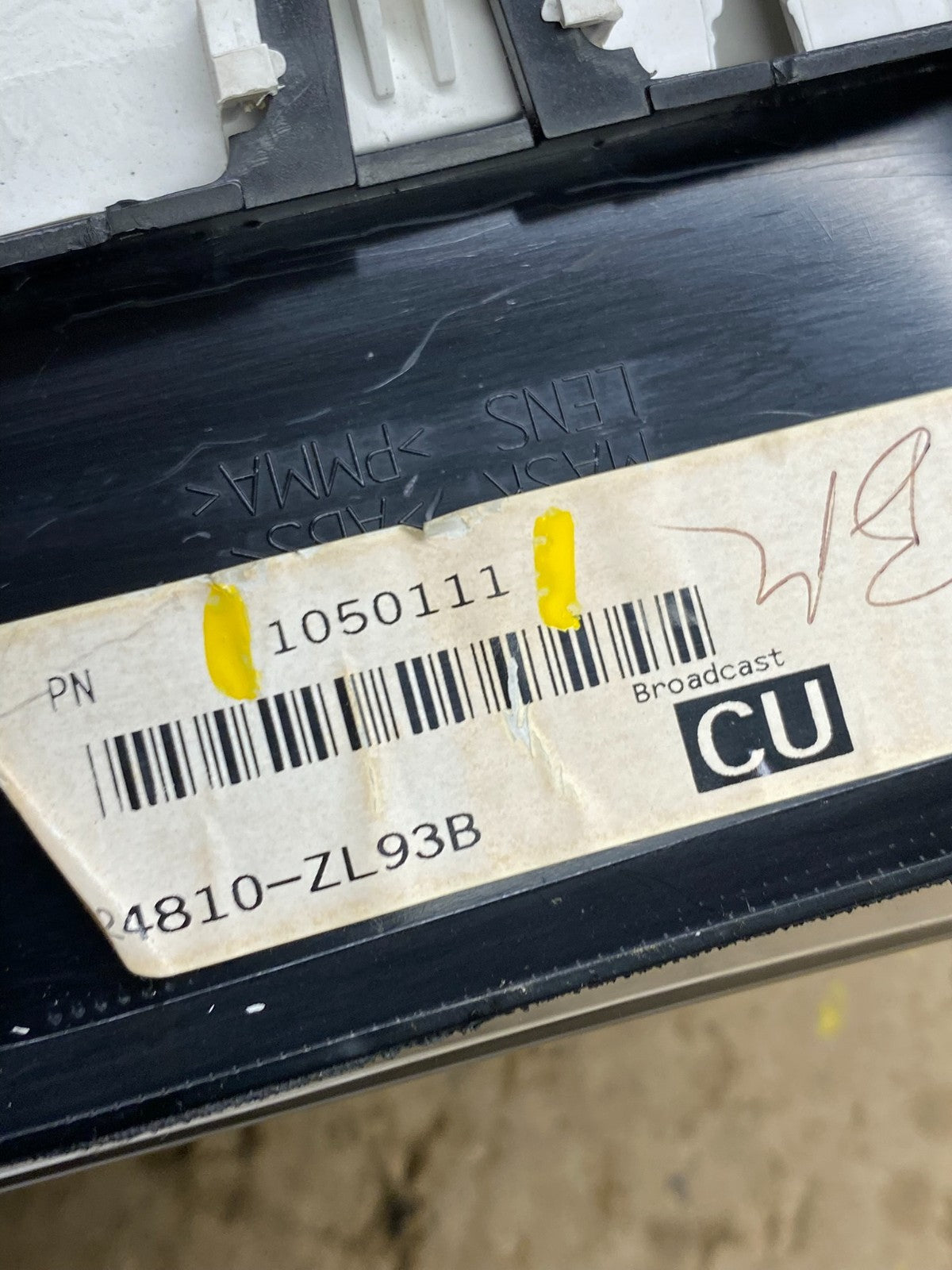 2010 Nissan Pathfinder Speedometer Cluster Gauge OEM U5596 DG7