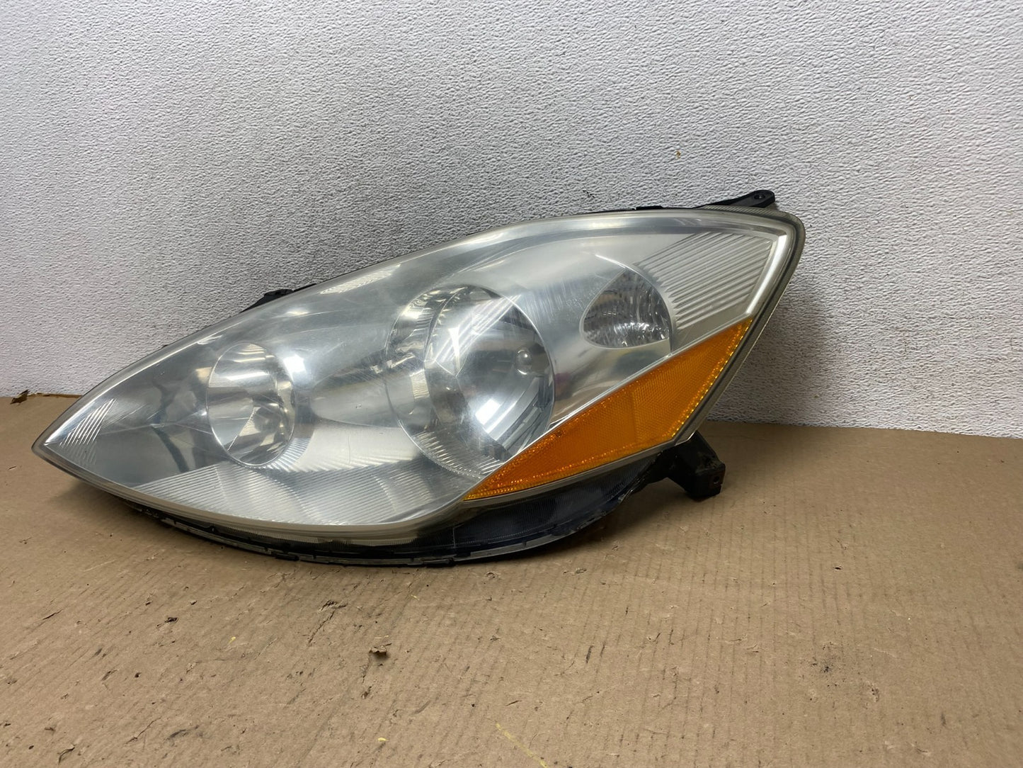 2006 to 2010 Toyota Sienna Left Driver Lh Side Headlight Halogen AG8021 DW2