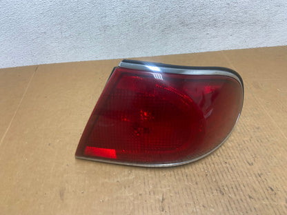 2000 to 2005 Buick Lesabre Right Passenger RH Side Tail Light AE0535 LK0