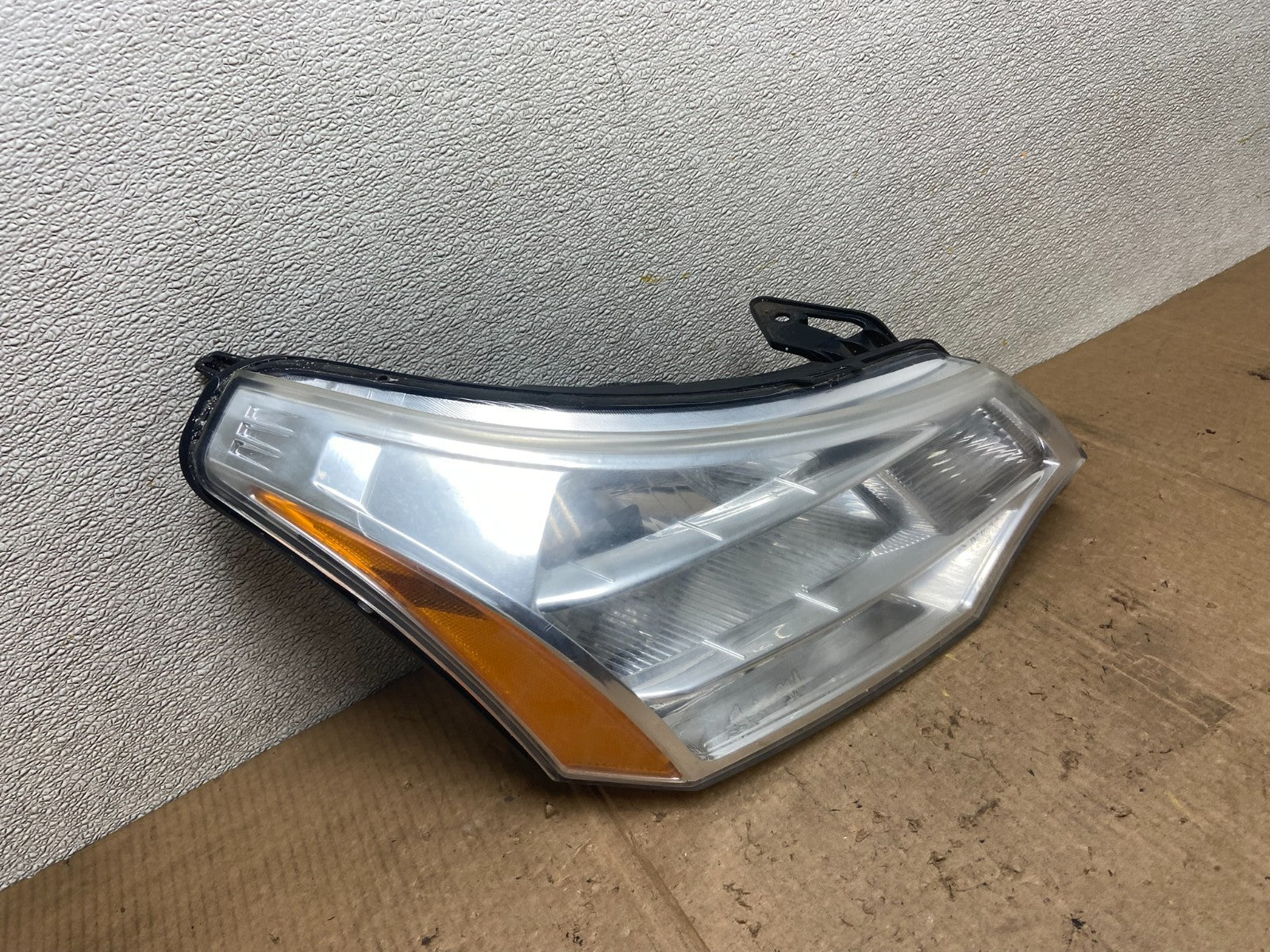 2008 2009 2010 2011 Ford Focus Right Passenger Rh Side Headlight AA6692 DW2