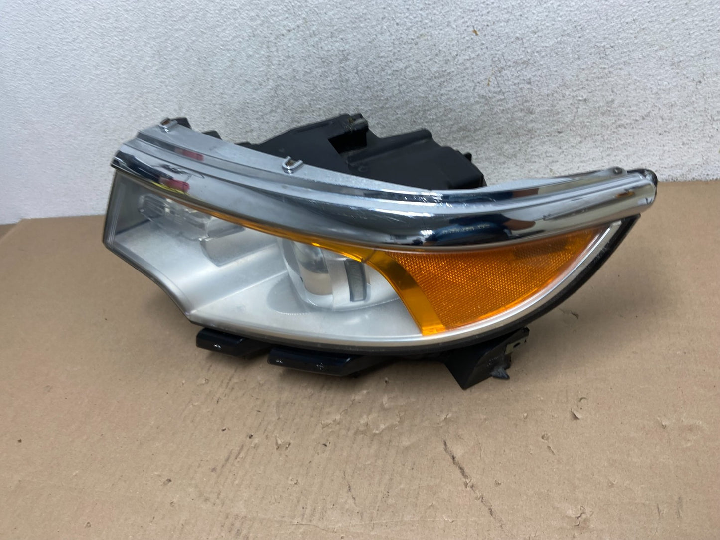 2011 to 2014 Ford Edge Front Left Driver Side Headlight Halogen AG5788 DW1