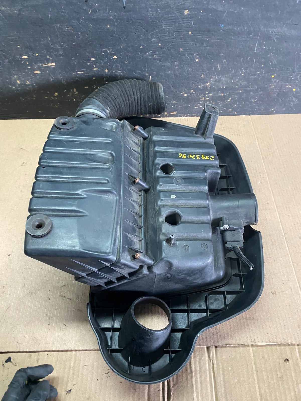 2006 to 2011 Chevrolet HHR Engine Motor Cover Shield S9785 DG6