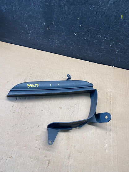 2003-2006 Porsche Cayenne Front Right Bumper Air Duct Grille Bracket M1587 DG5