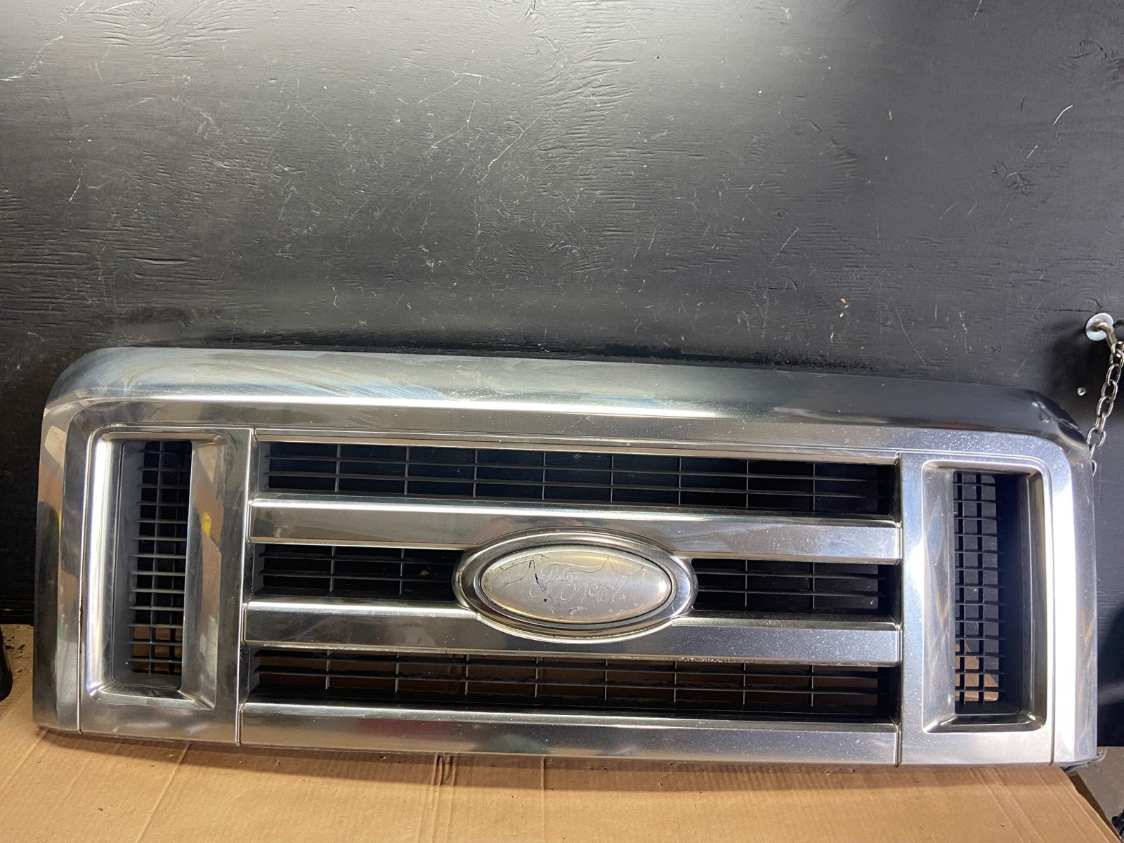 2008 to 2014 Ford Econoline E150 E250 Front Upper Chrome Grill Grille R7266 DG0