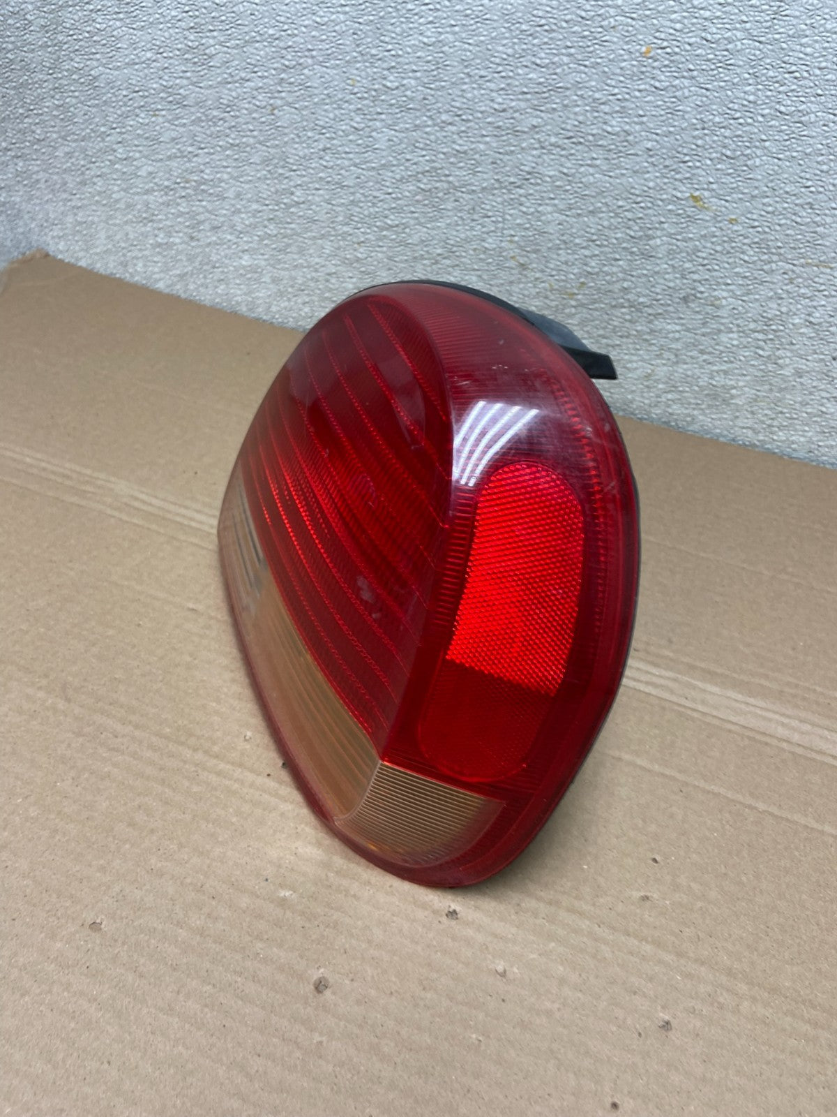 1999 2000 2001 Hyundai Sonata Right Passenger Rh Side Tail Light Oem AB0952 LK1