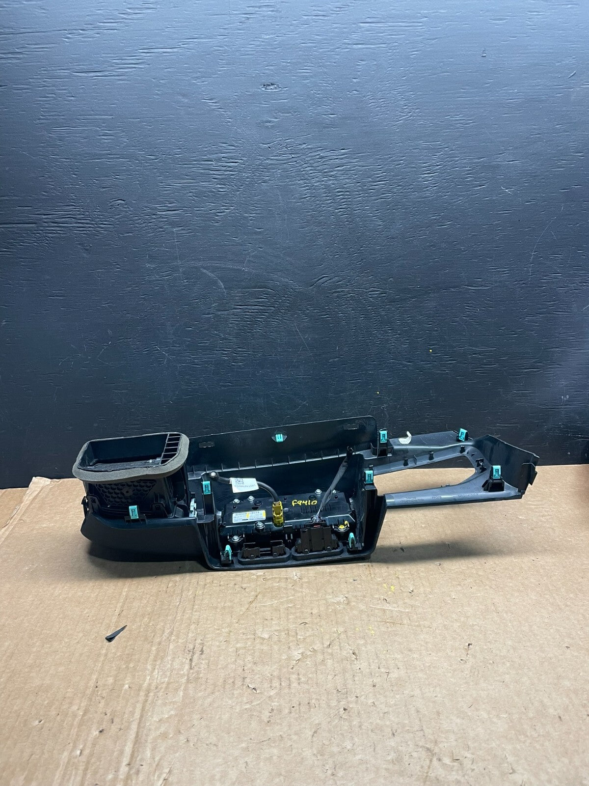 2020 to 2023 Ford Explorer Console Radio Display Screen Air Vent F9410 DG15