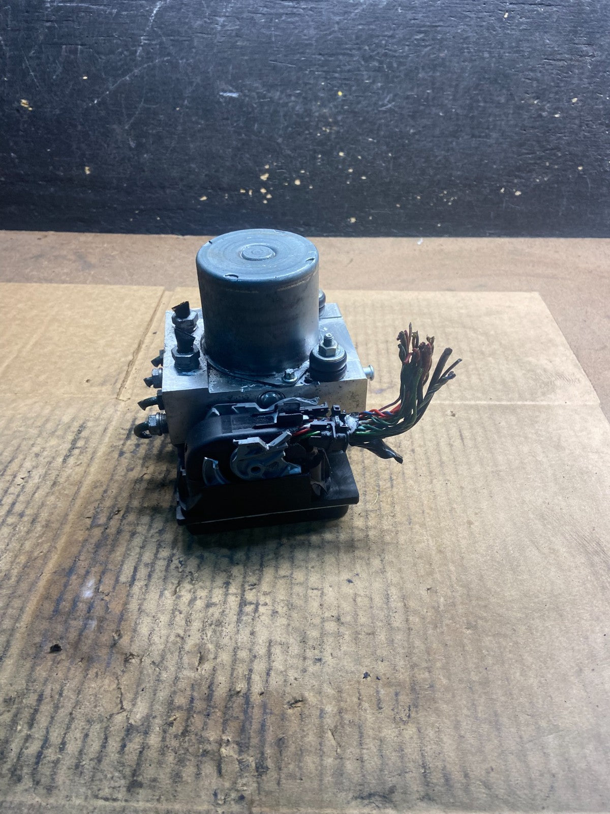 2010 - 2013 Land Rover LR4 ABS Anti Lock Brake Pump Module OEM Y4382 DG2