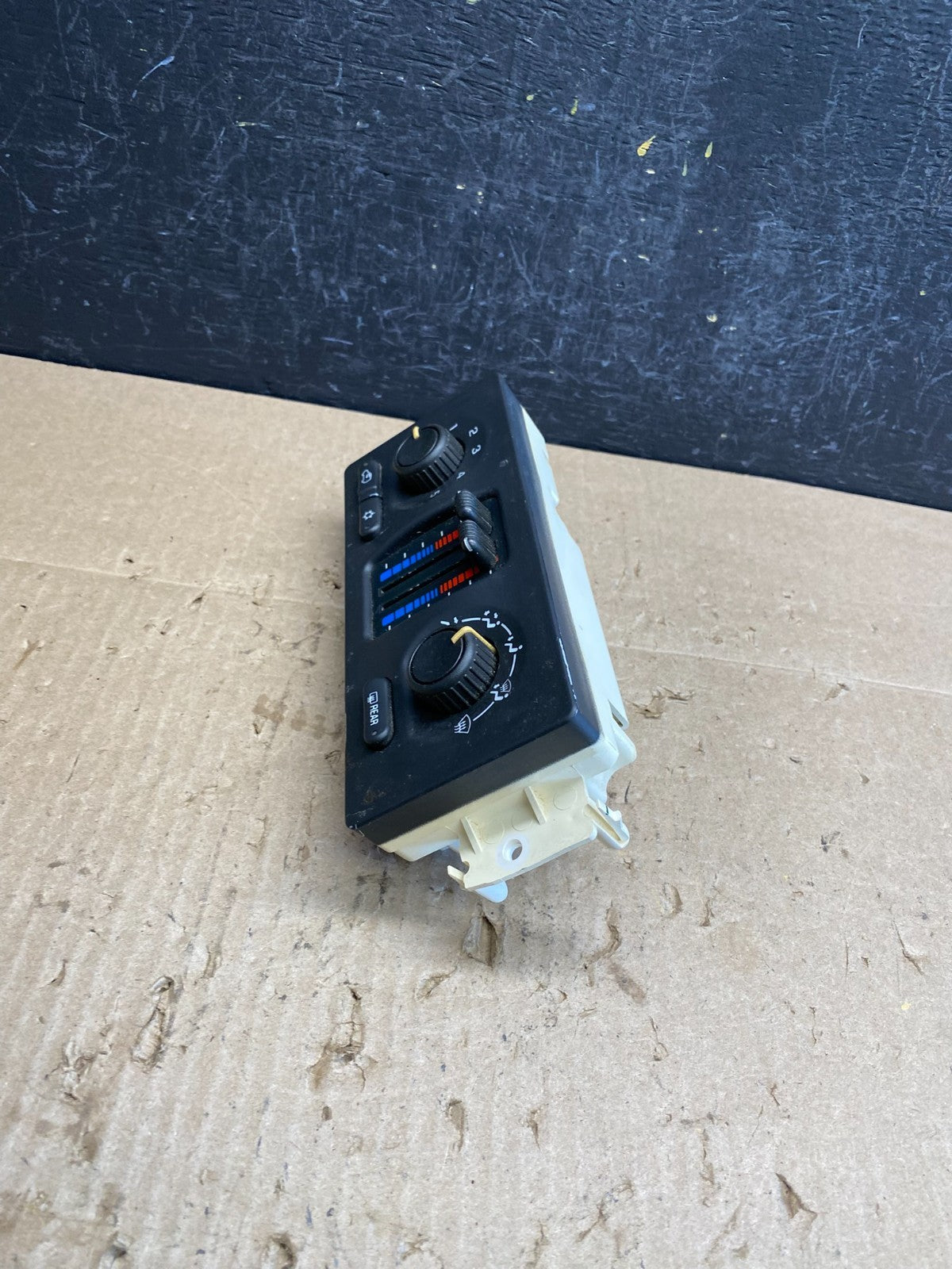 2003 to 2006 Chevrolet Silverado HVAC Heater Climate Control Module AC9082 DG2