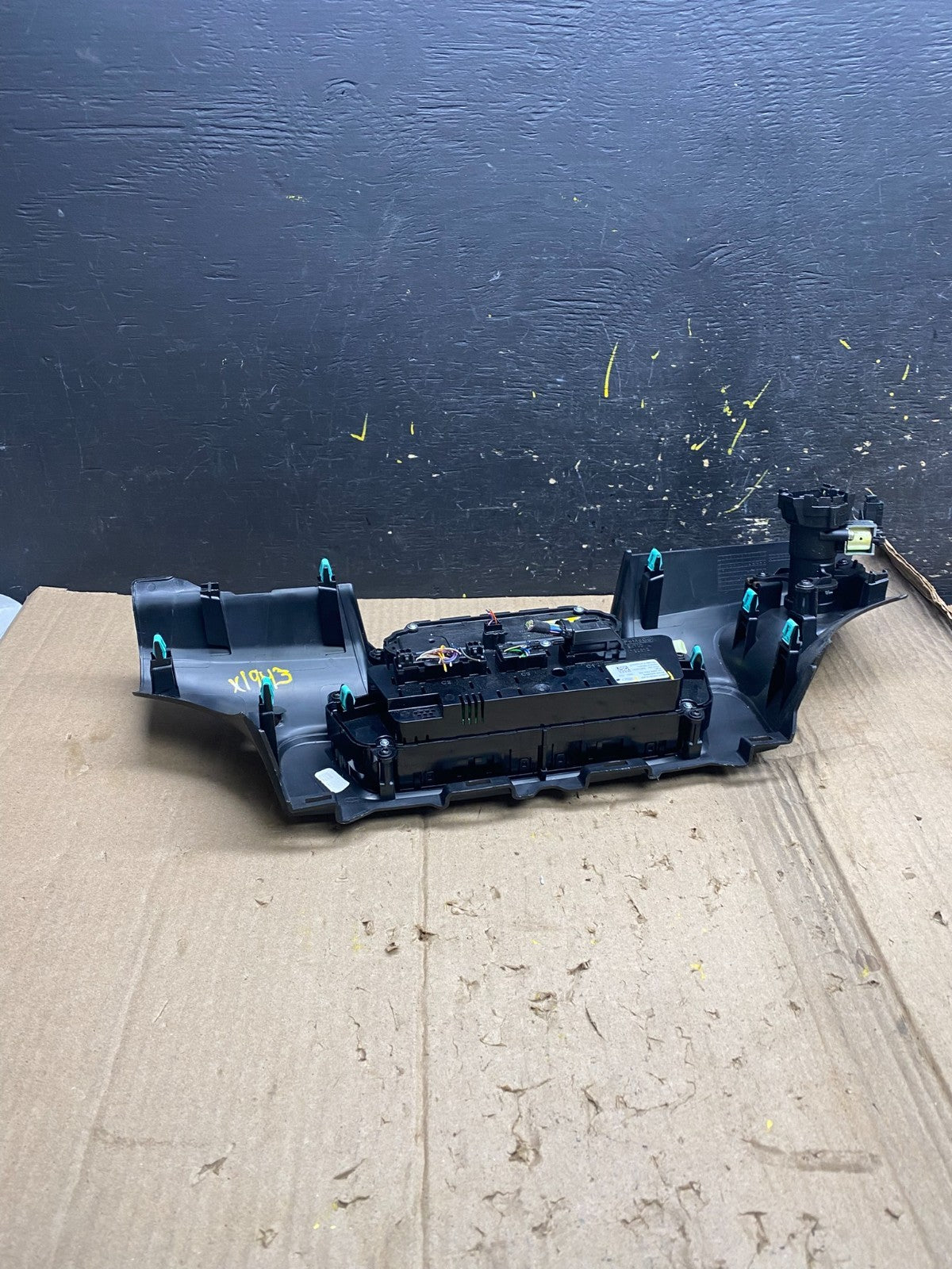 2020 to 2023 Ford  Explorer A/C Heater Climate Control Panel x1943 DG4