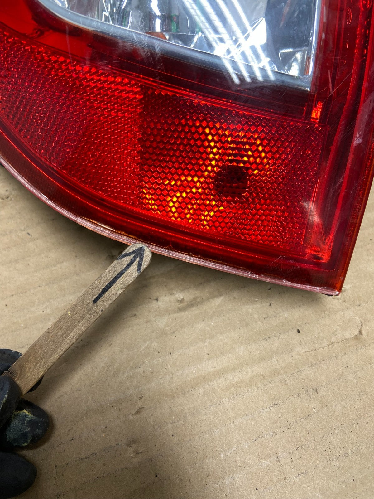 2003-2006 Kia Optima Left Driver LH Side Tail Light AG8170 DW4