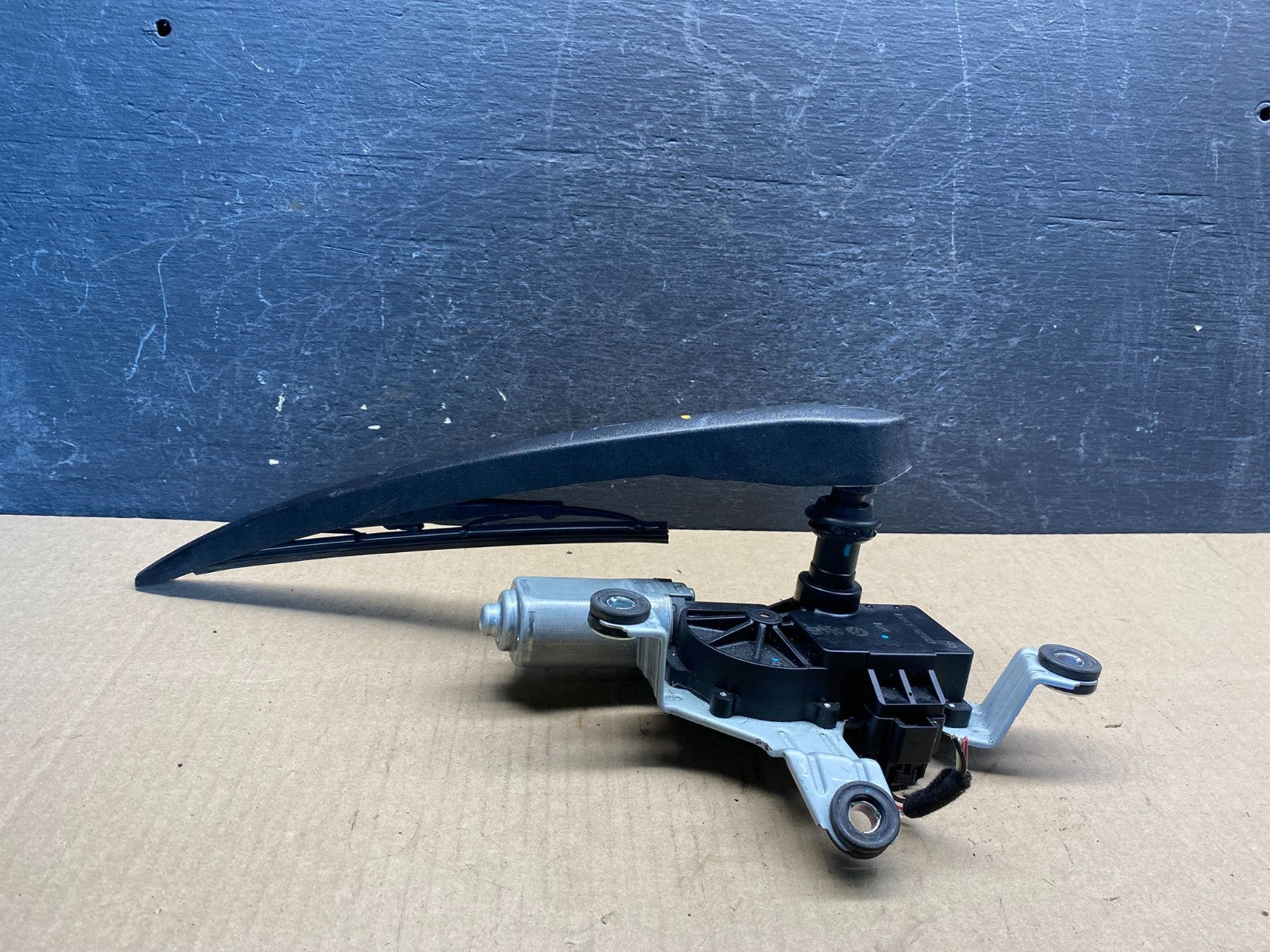 2010 to 2016 Cadillac SRX Rear Windshield Washer Wiper Motor AG9668 DG1