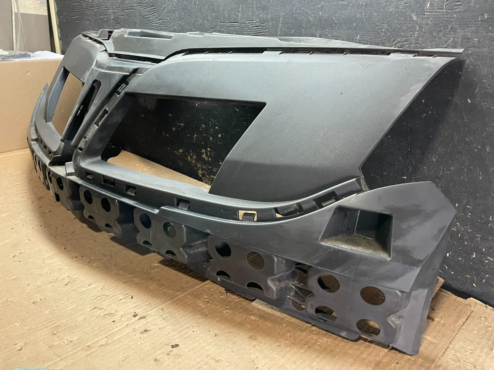 2013 to 2016 Lincoln MKT Grill Grille Support Panel OEM z3369 DG1
