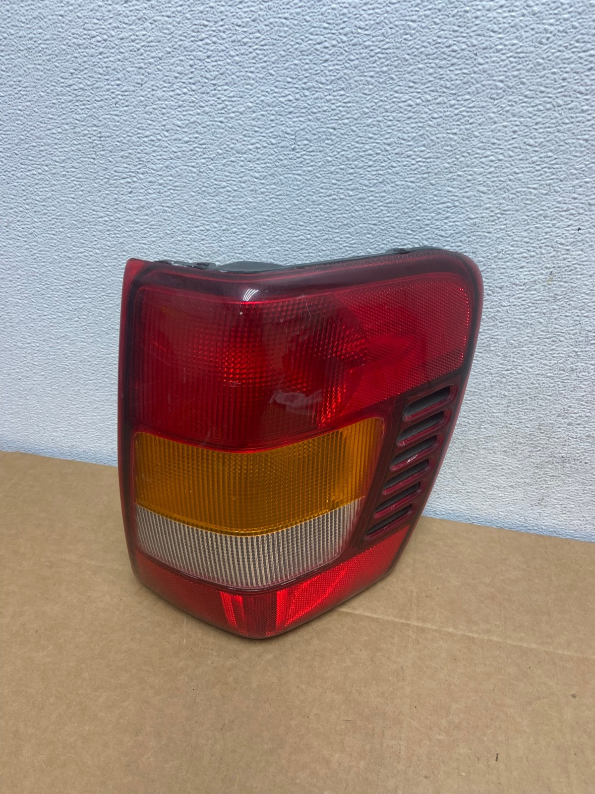1999-2004 Jeep Grand Cherokee WJ Right Passenger Rh Tail Light AD5330 LK0