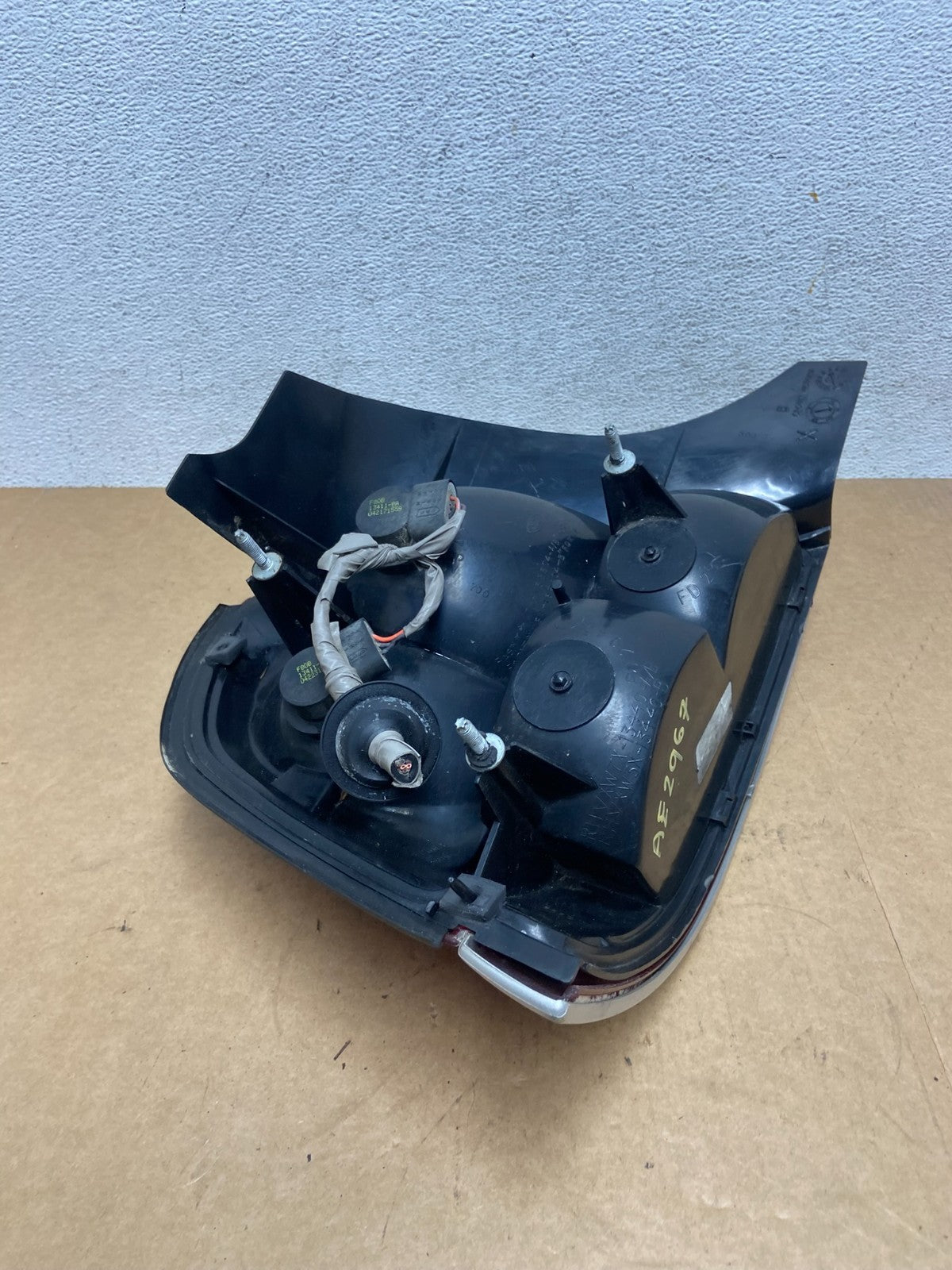 1998-2003 Ford Crown Victoria Right Passenger Rh Side Tail Light AE2967 DG5