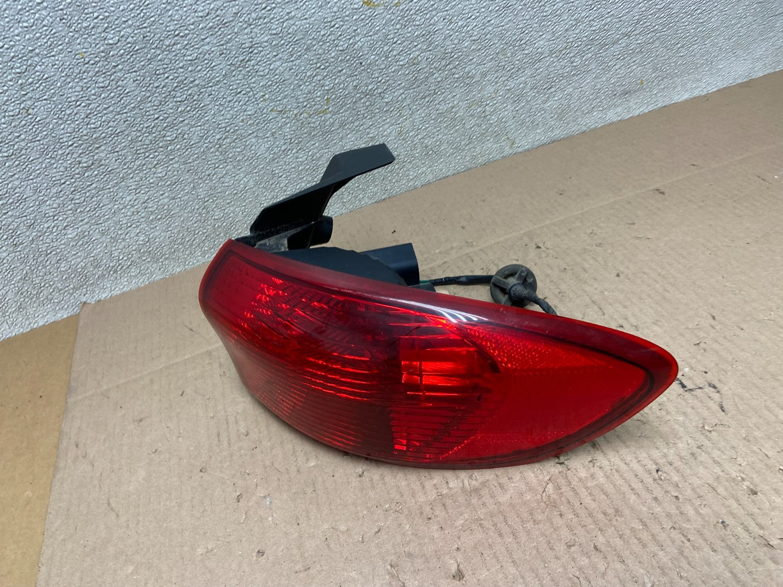 2006-2007 Subaru Tribeca B9 Right Passenger Rh Side Tail Light Oem Z4048 DW1