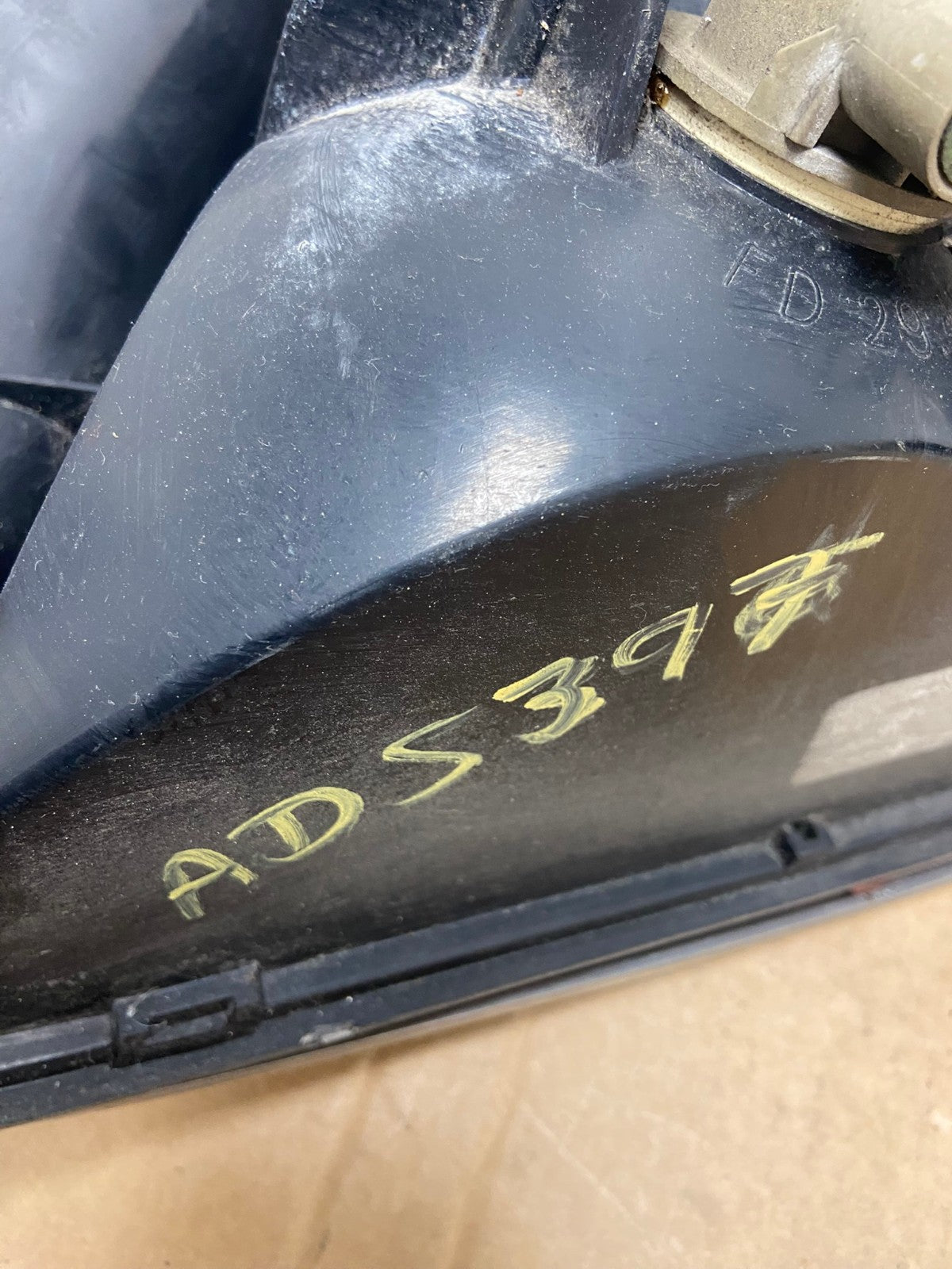 1998-2003 Ford Crown Victoria Left Driver Lh Side Tail Light AD5397 LK7