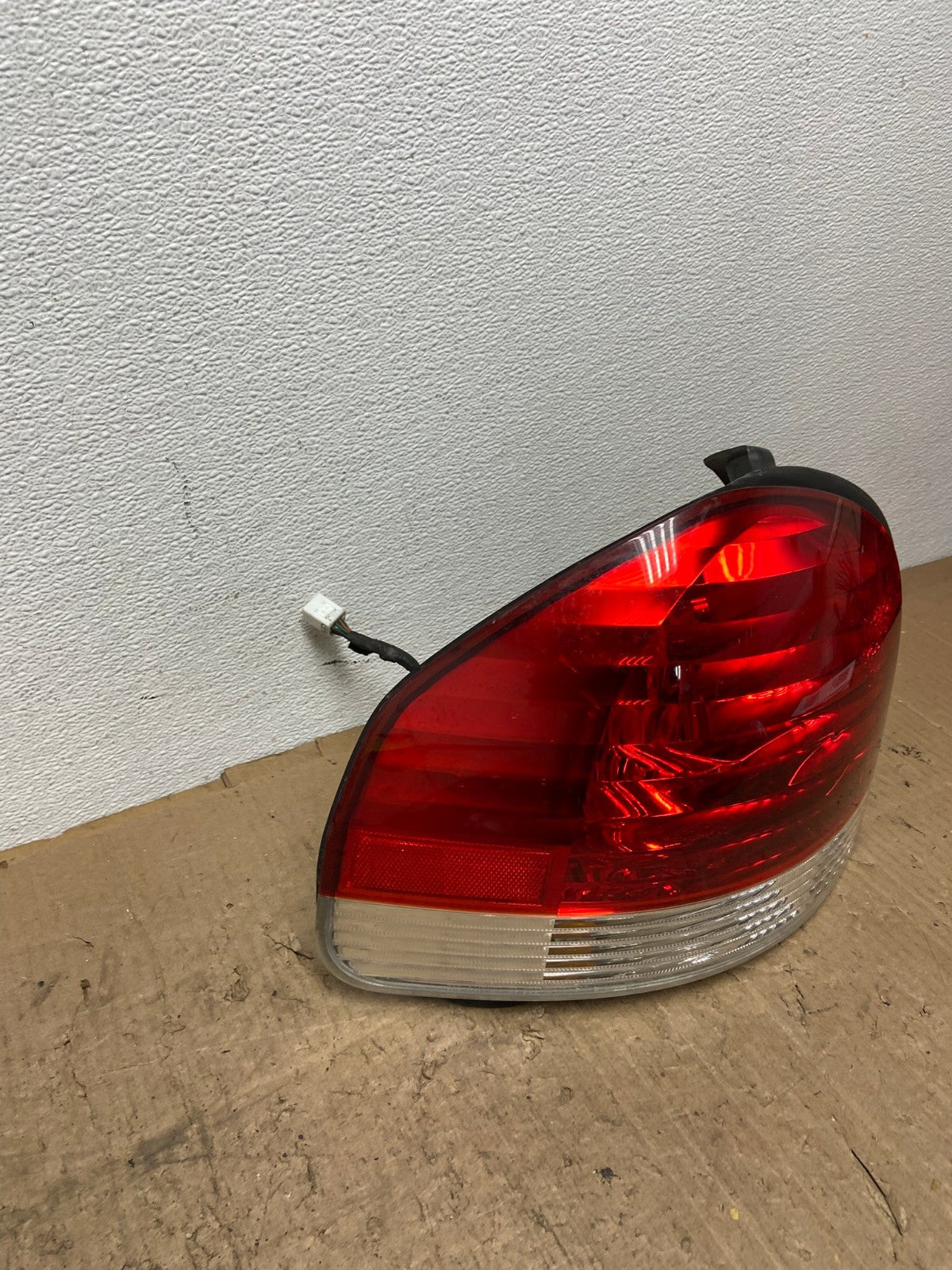 2005 to 2006 Hyundai Santa Fe Left Driver Side Tail Light AC0219 LK2